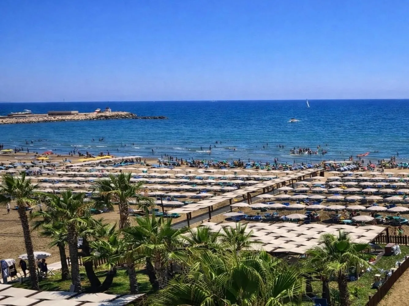 Beach in Little Medieval House Nettuno