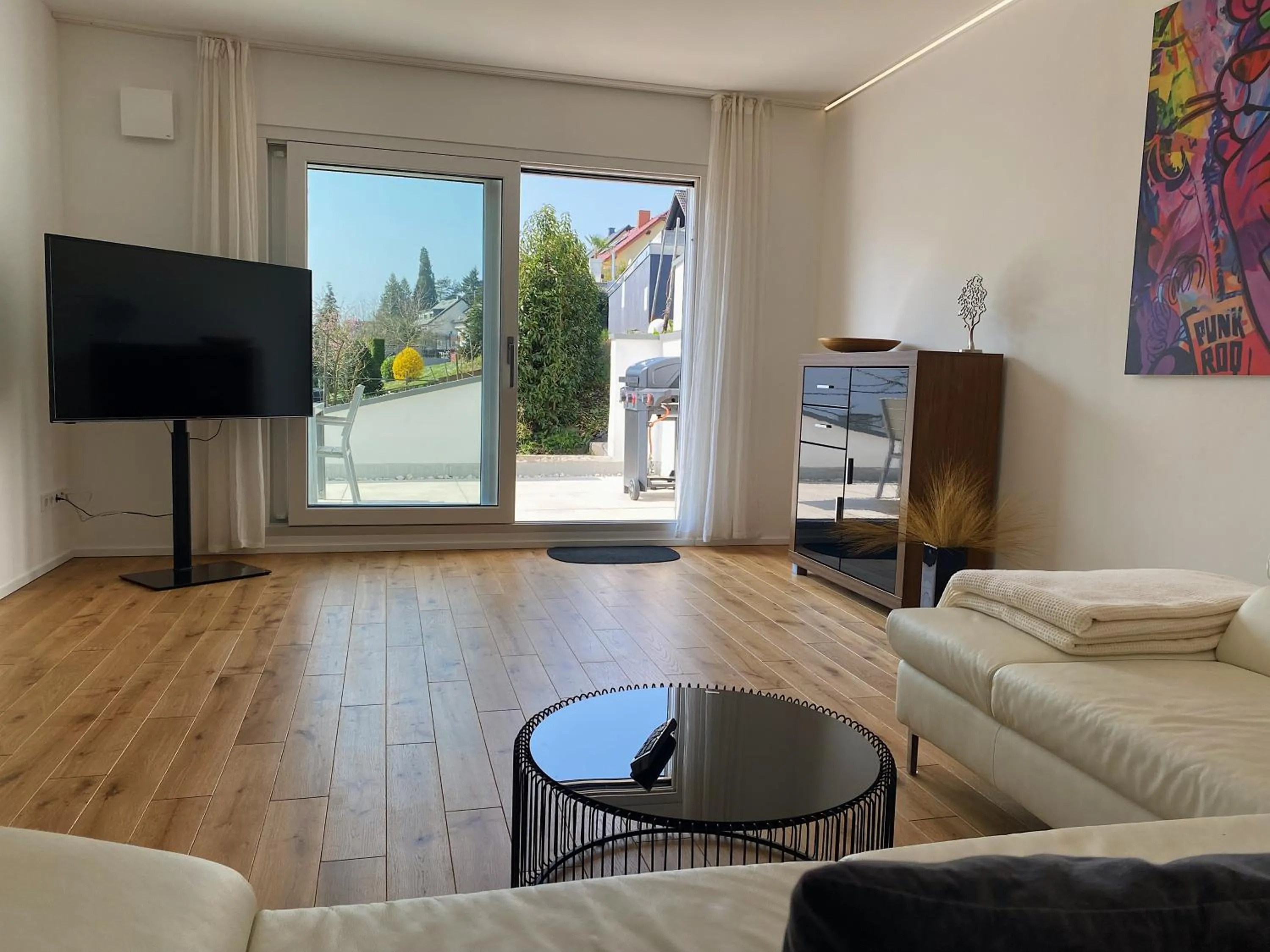 TV and multimedia in Weingut-Aparthotel Olinger