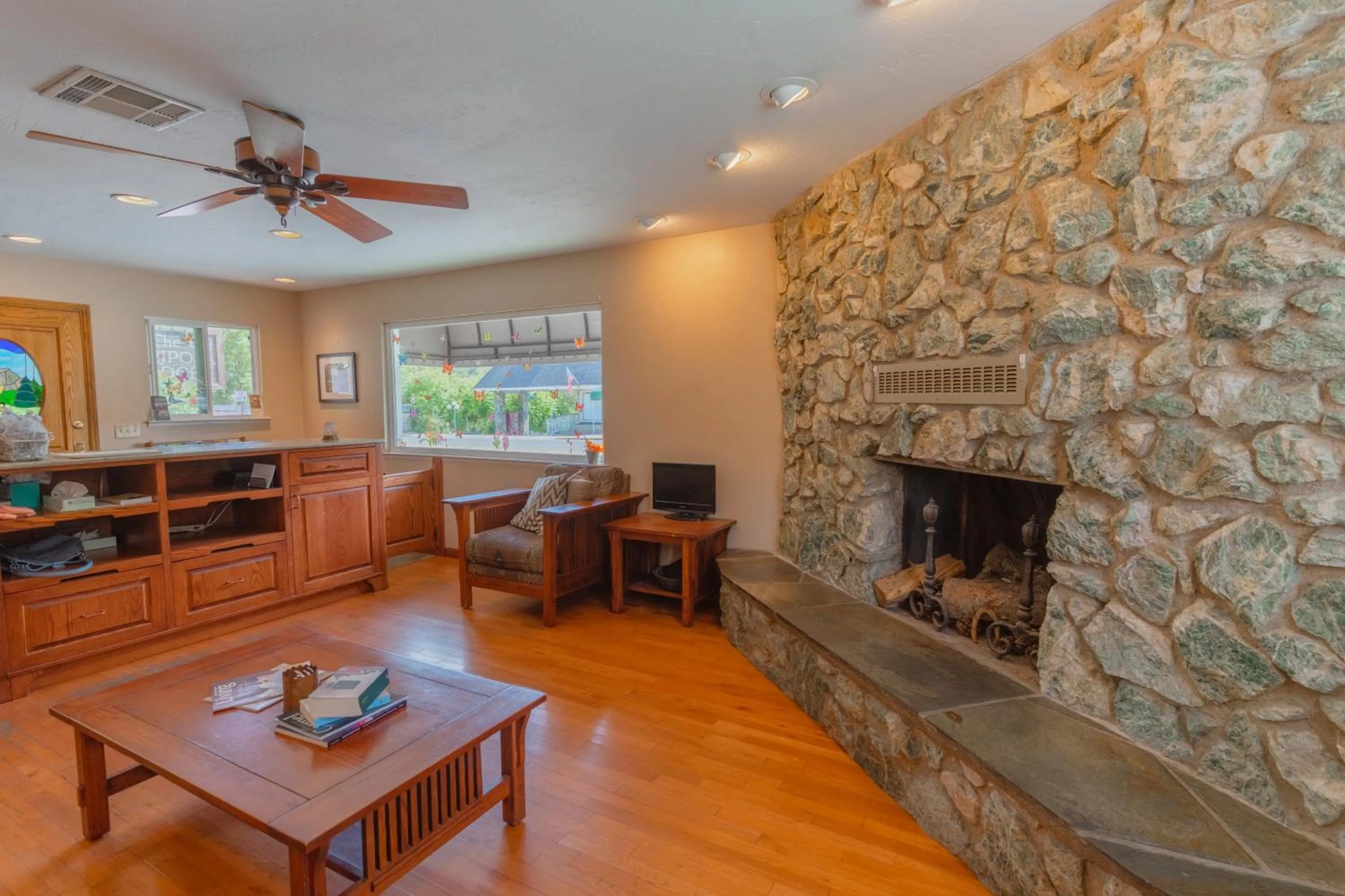Lobby or reception in Mariposa Lodge
