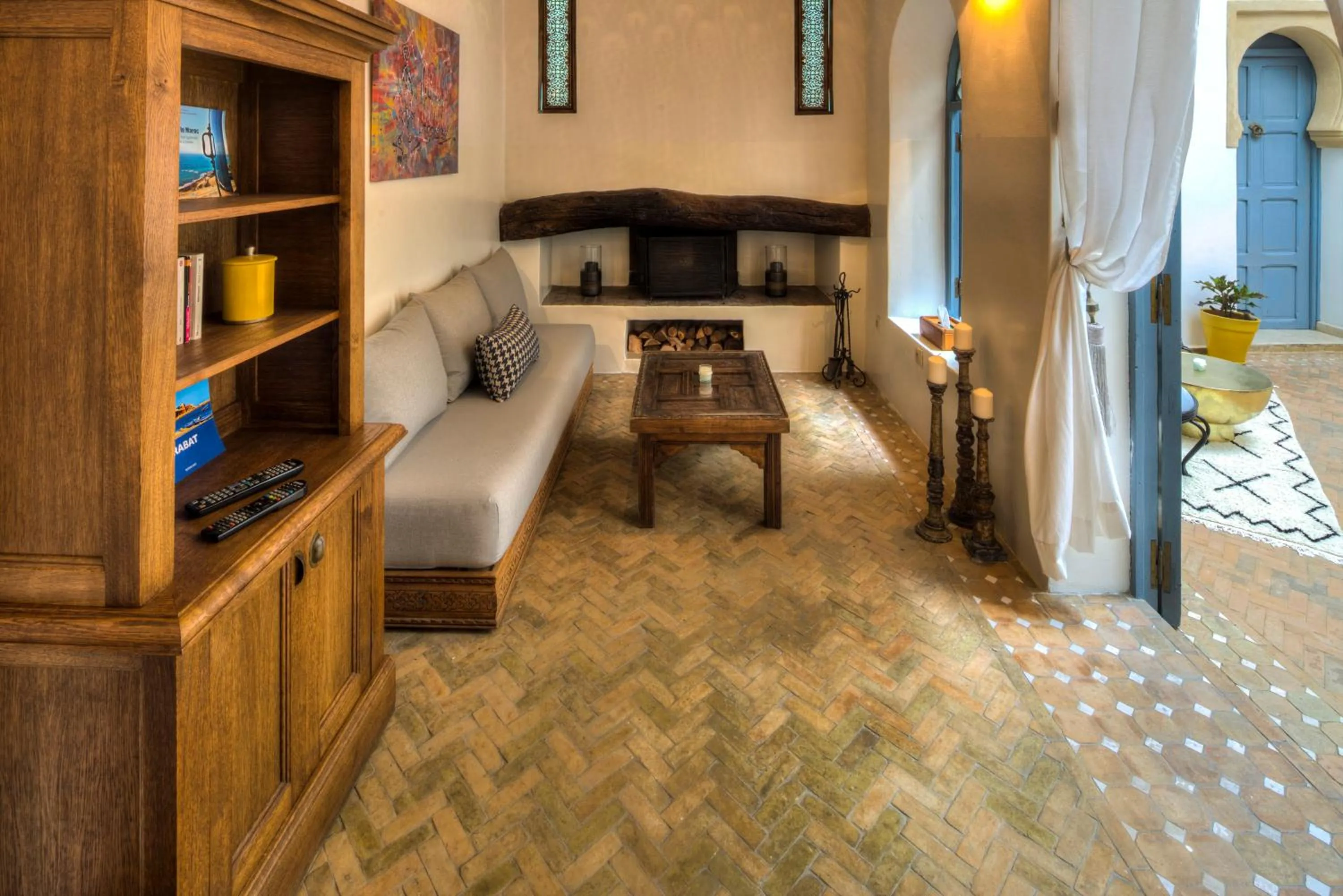 TV and multimedia in Riad Amaris