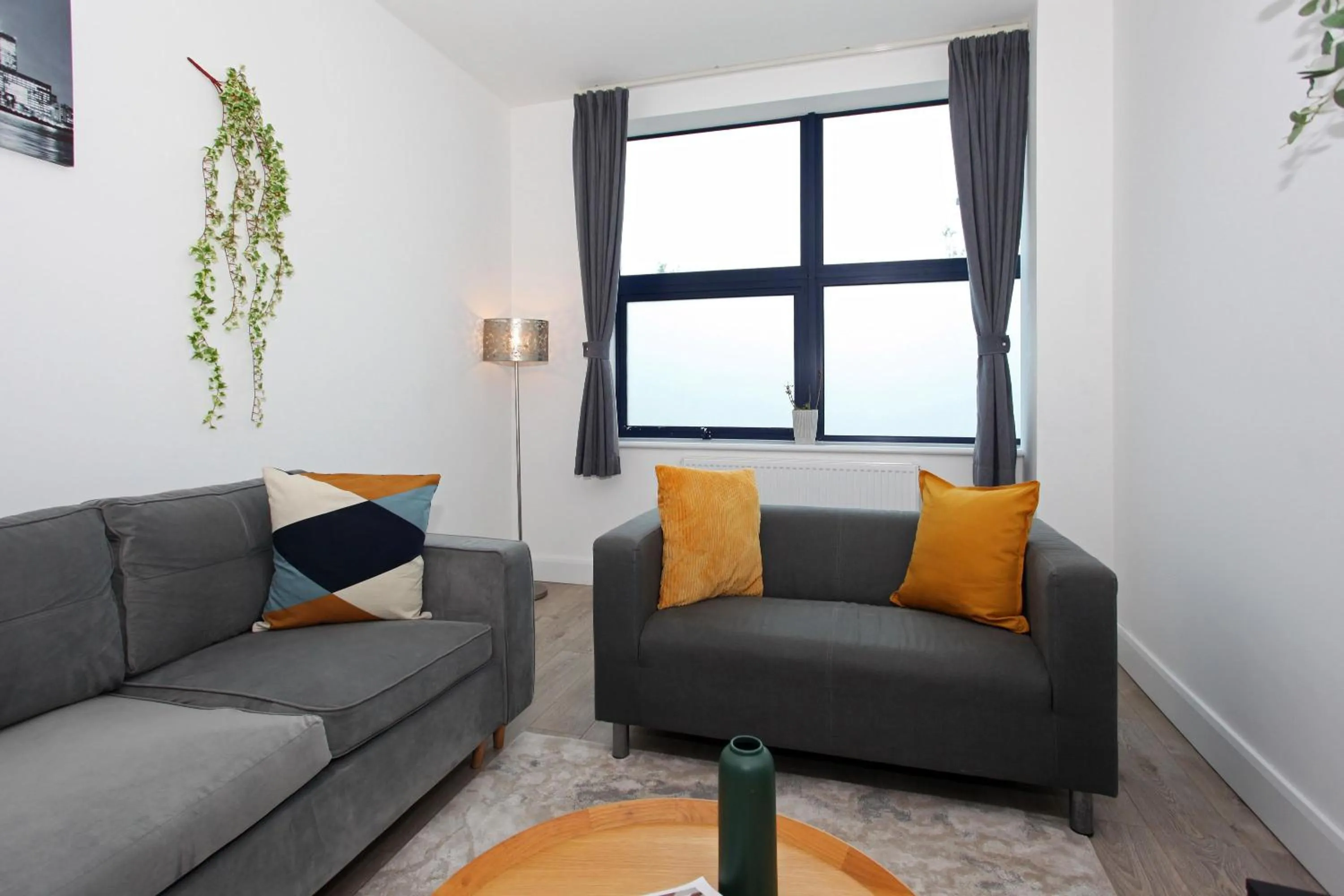 Living room in Sapphire House Apartments