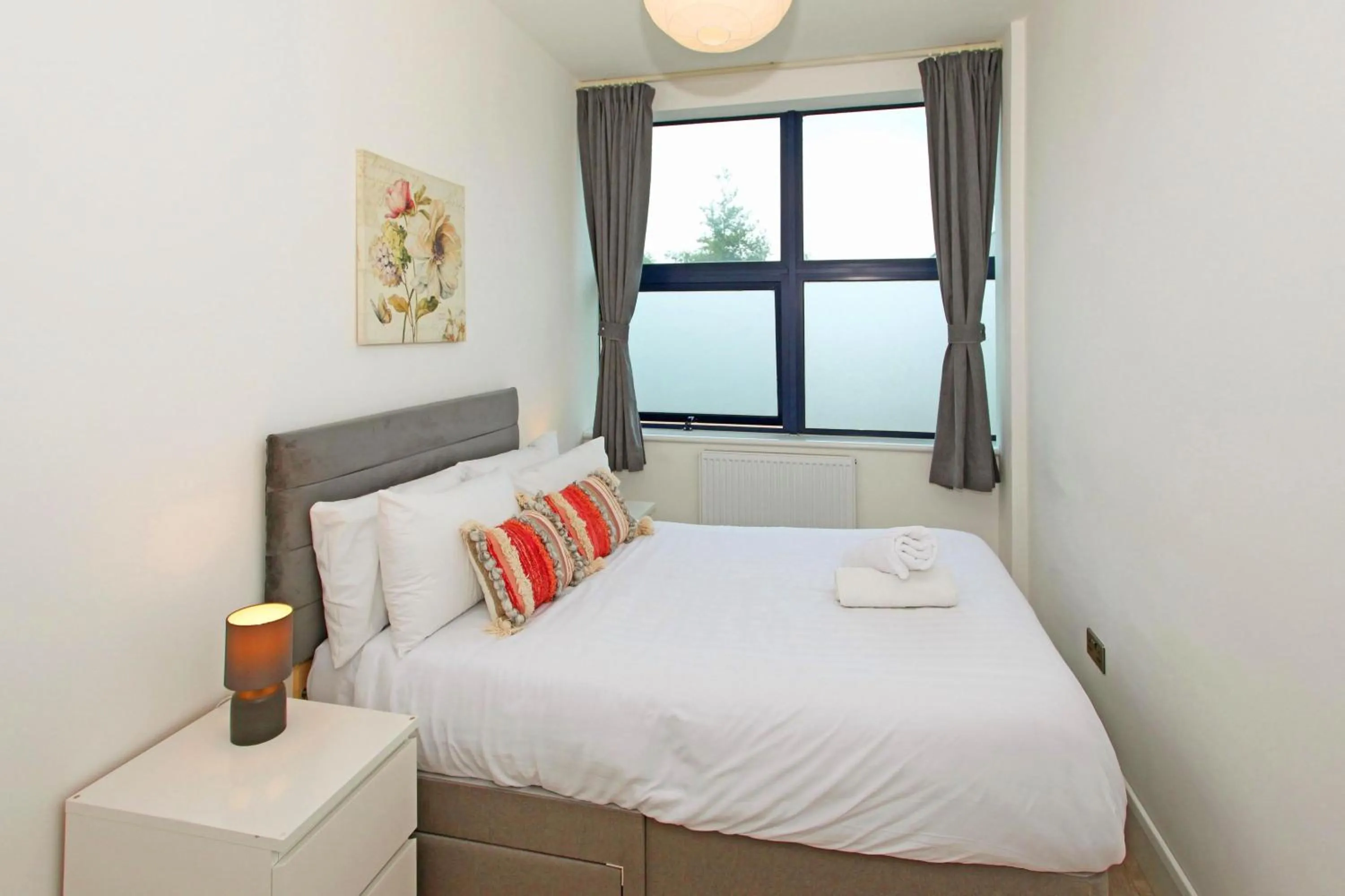 Bed in Sapphire House Apartments