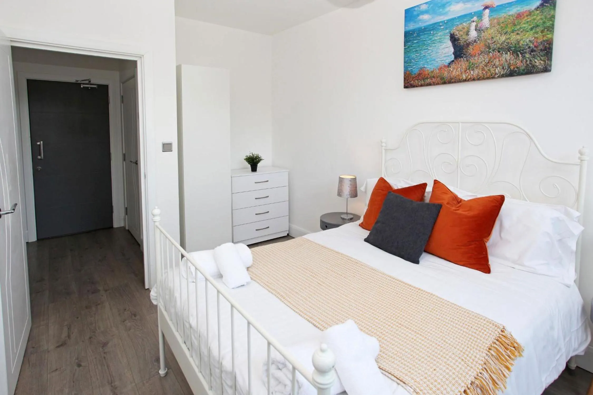 Bed in Sapphire House Apartments