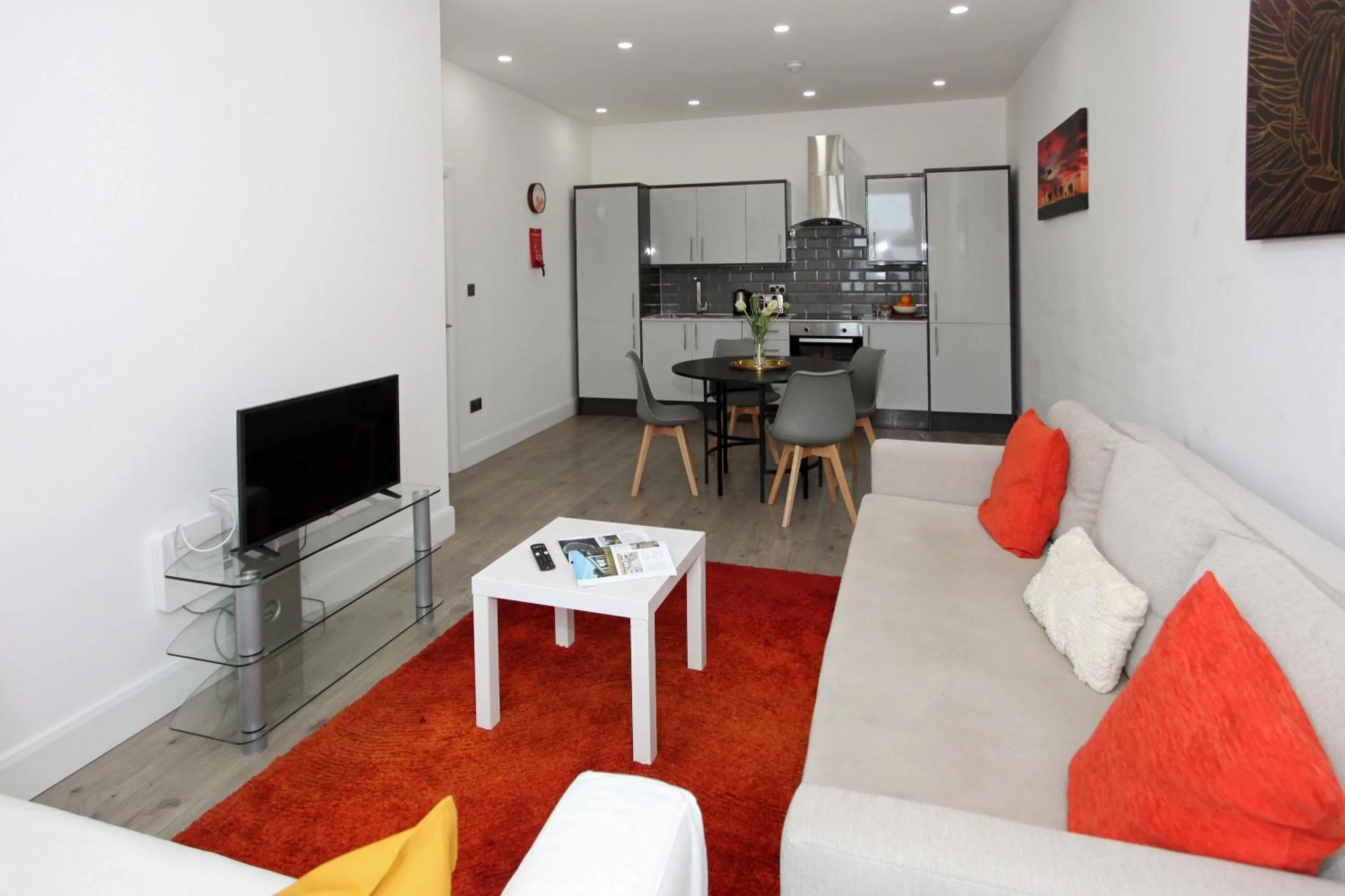TV and multimedia in Sapphire House Apartments