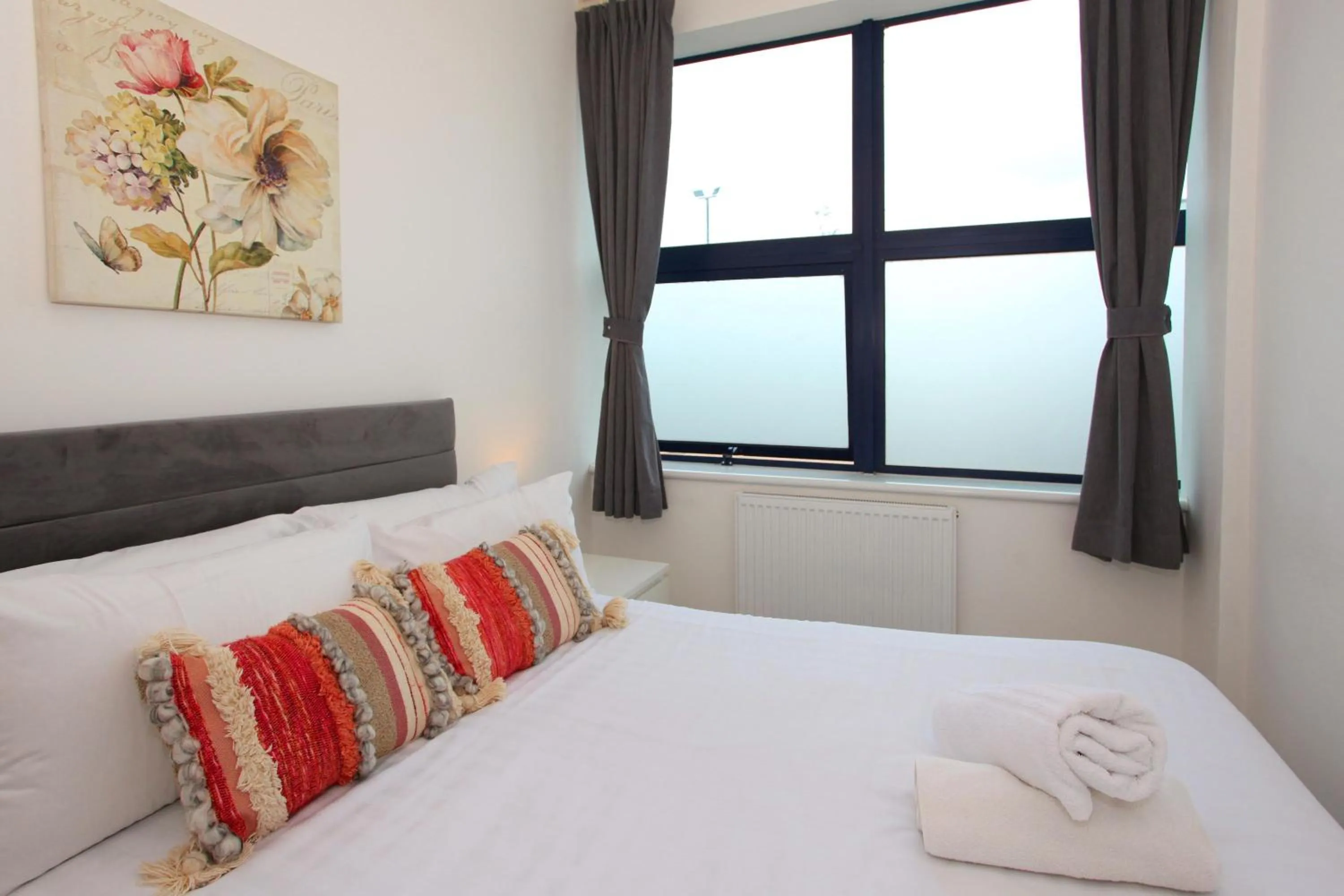 Bed in Sapphire House Apartments