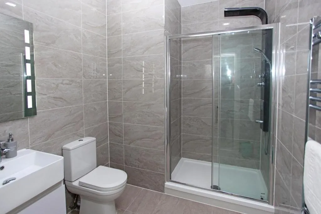 Shower in Sapphire House Apartments