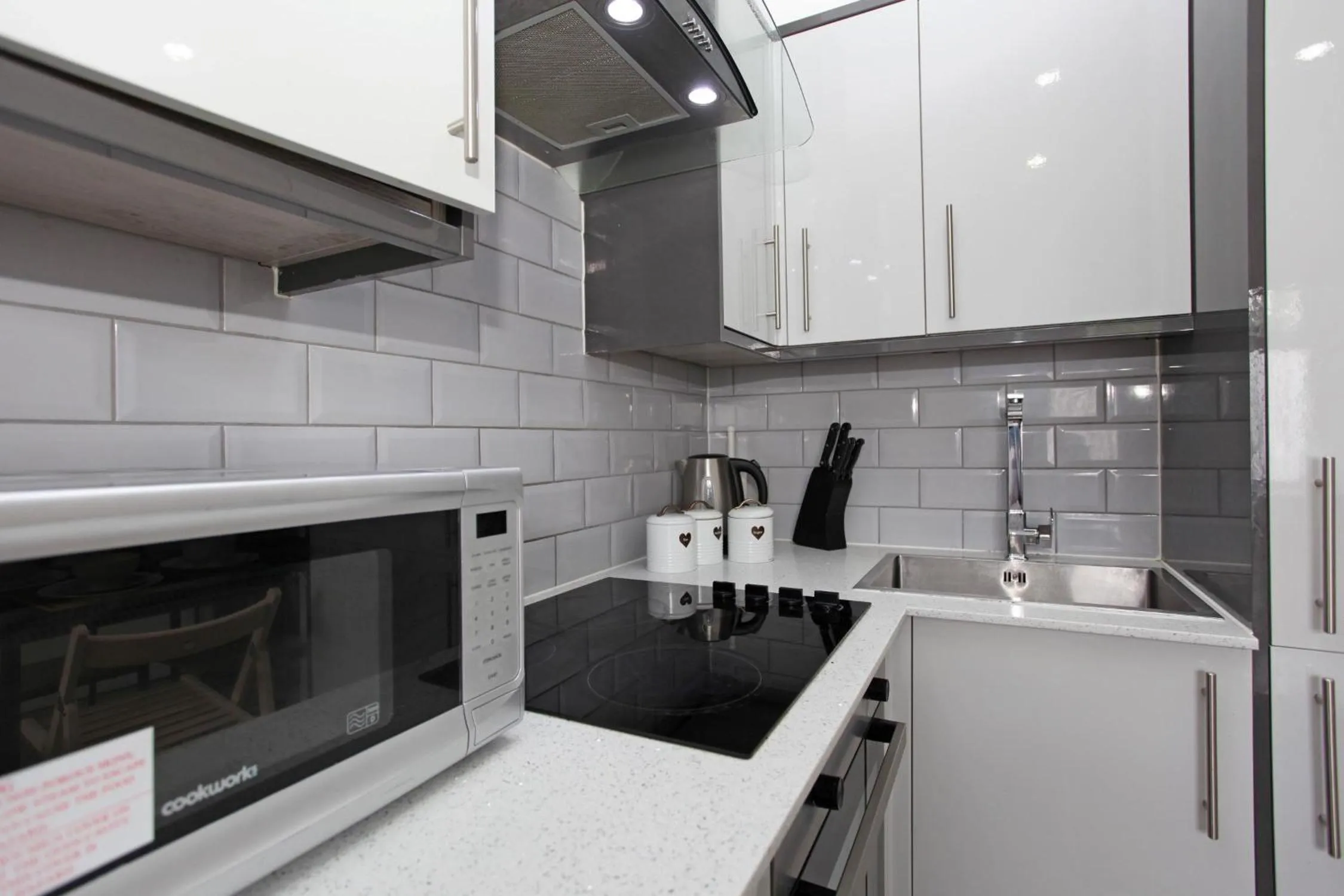 Kitchen or kitchenette in Sapphire House Apartments