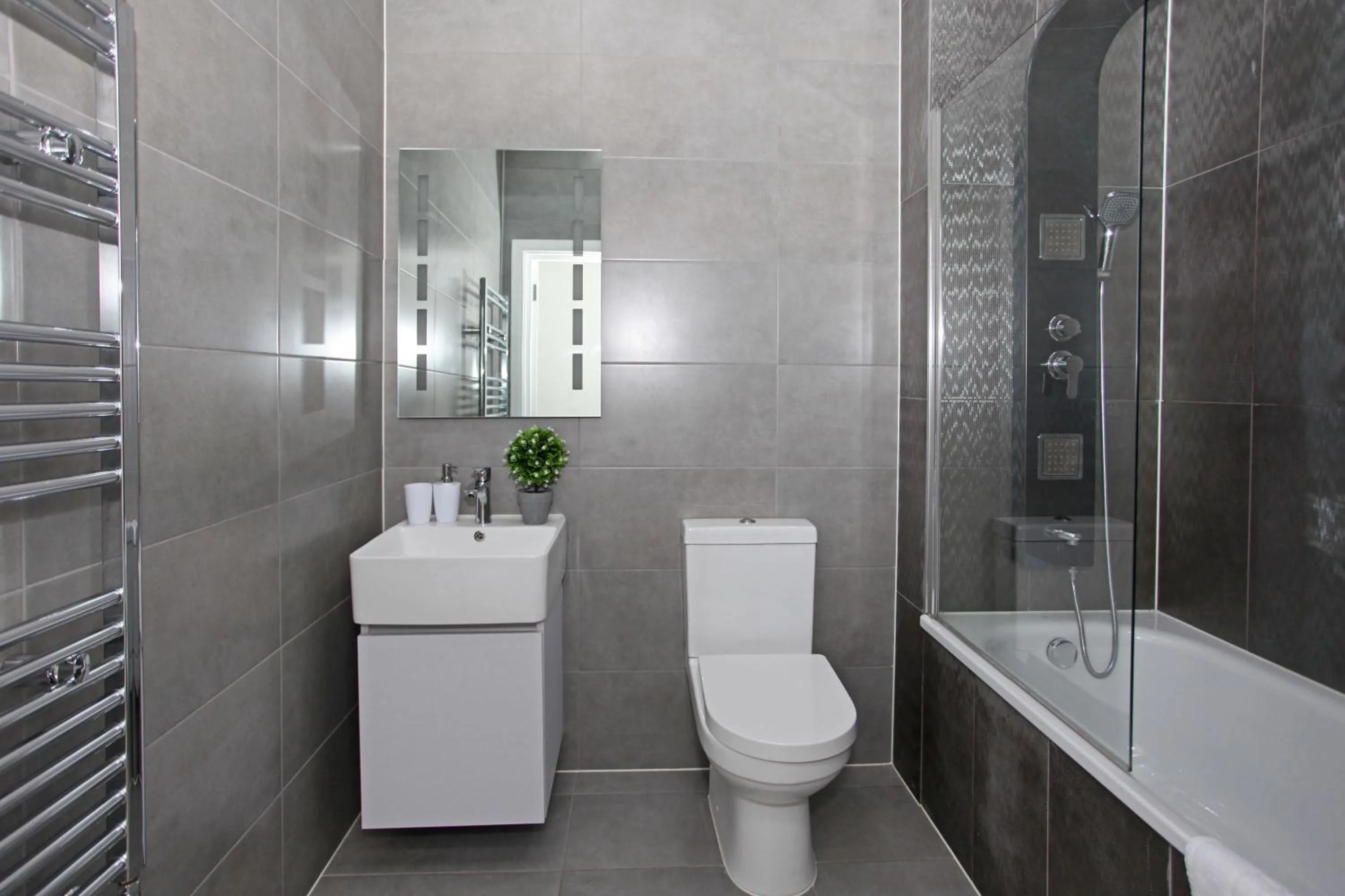 Shower in Sapphire House Apartments