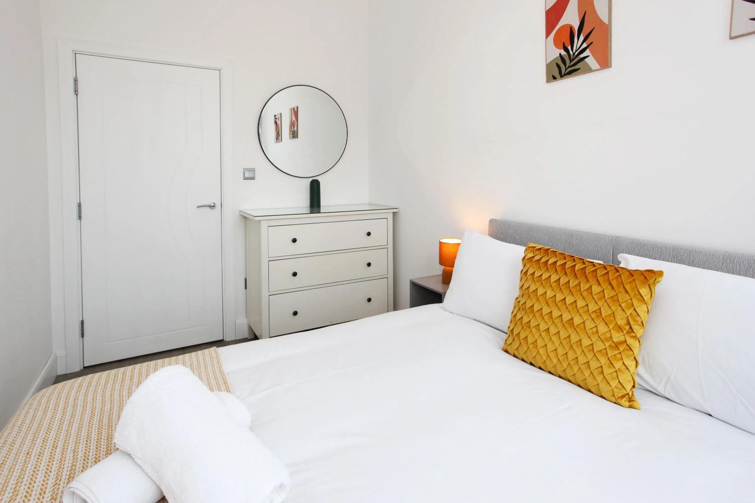 Bed in Sapphire House Apartments