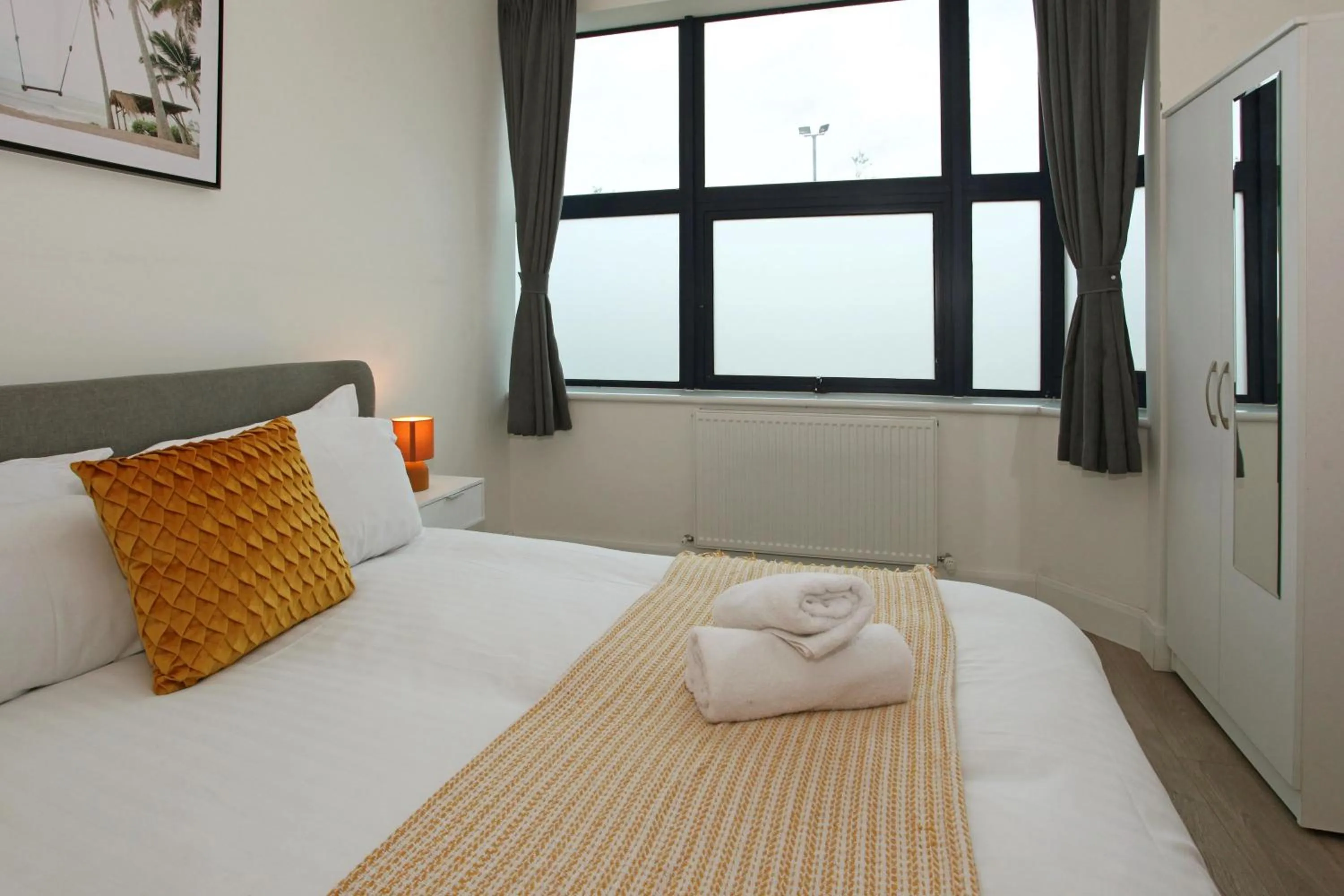 Bed in Sapphire House Apartments