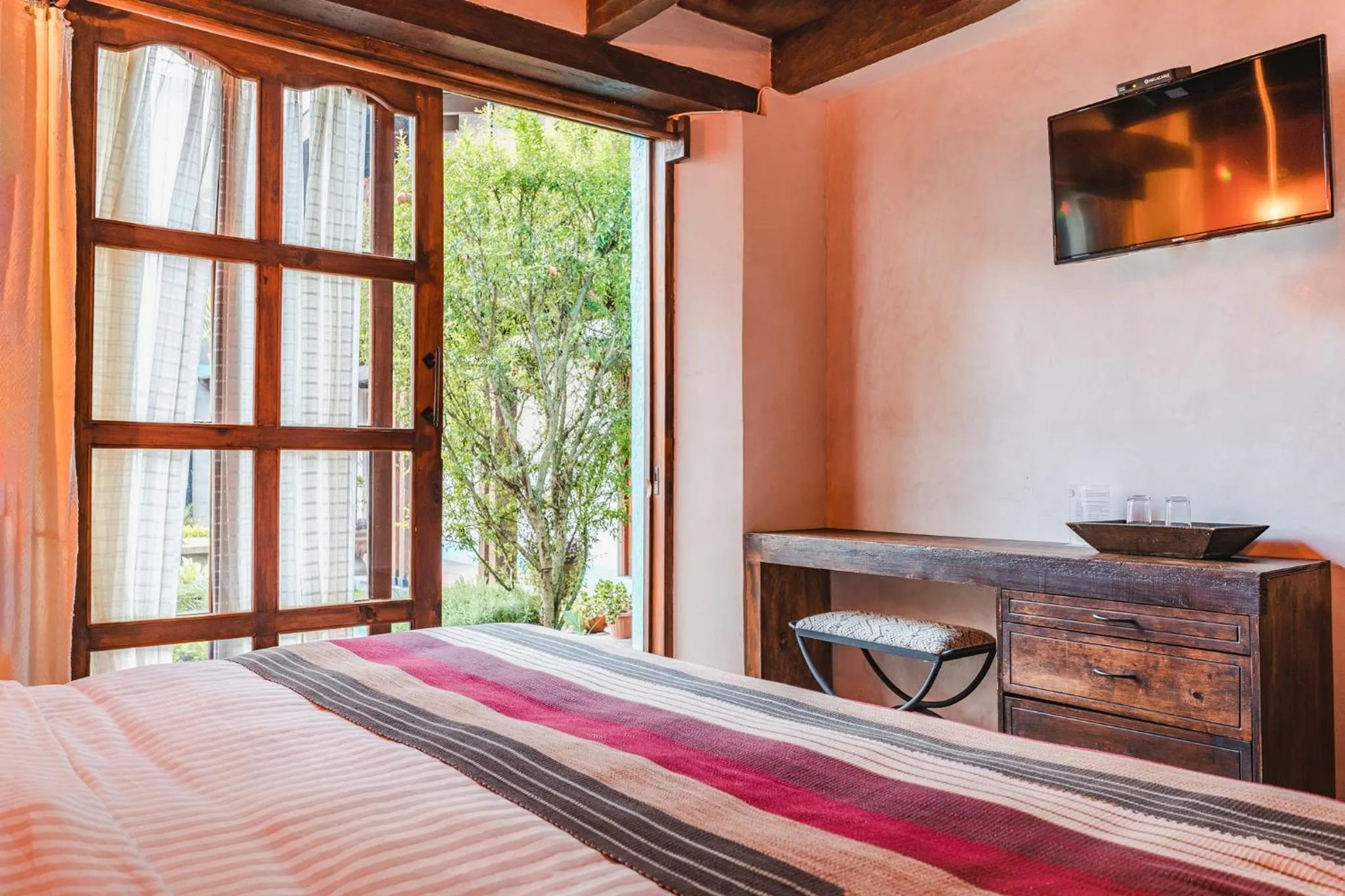 TV and multimedia, Bed in Yox Hotel Boutique