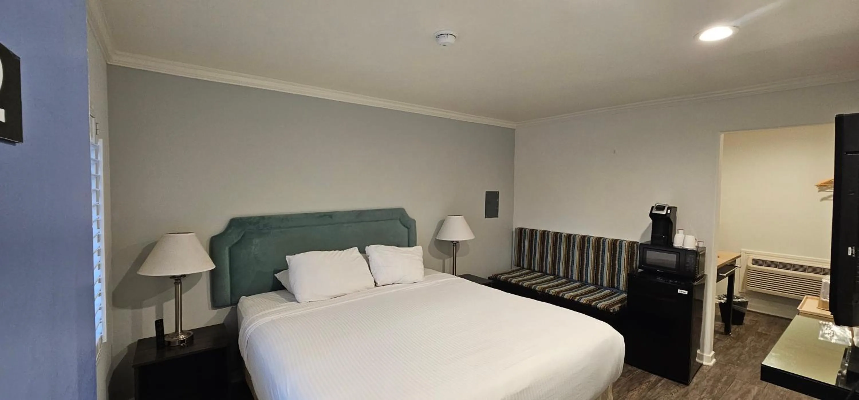 Bedroom, Bed in Bay Front Inn