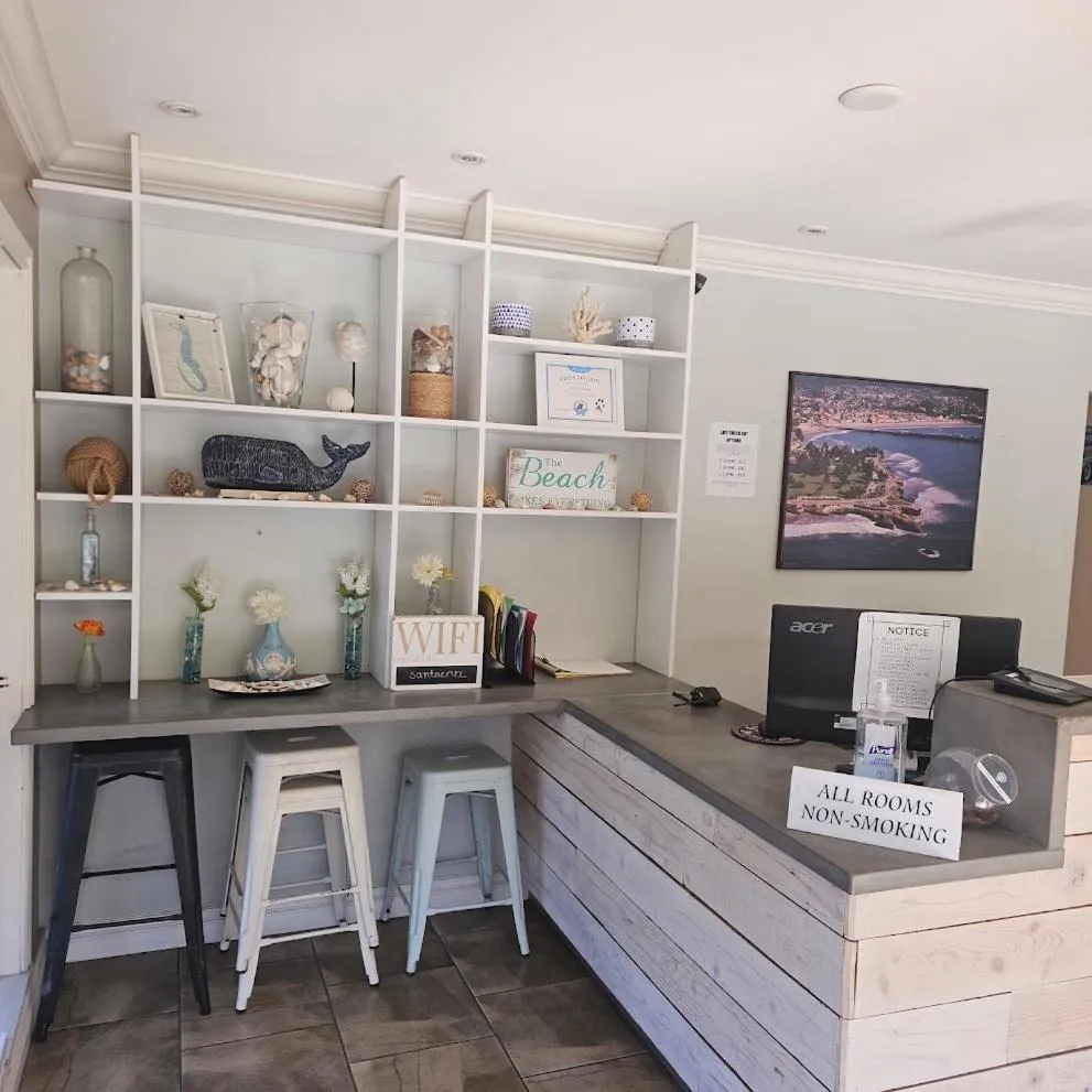 Lobby or reception in Bay Front Inn