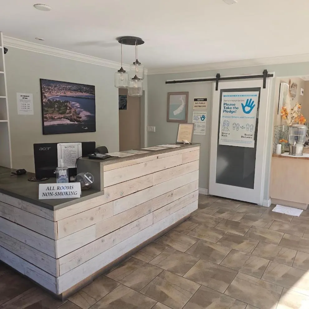 Lobby or reception in Bay Front Inn