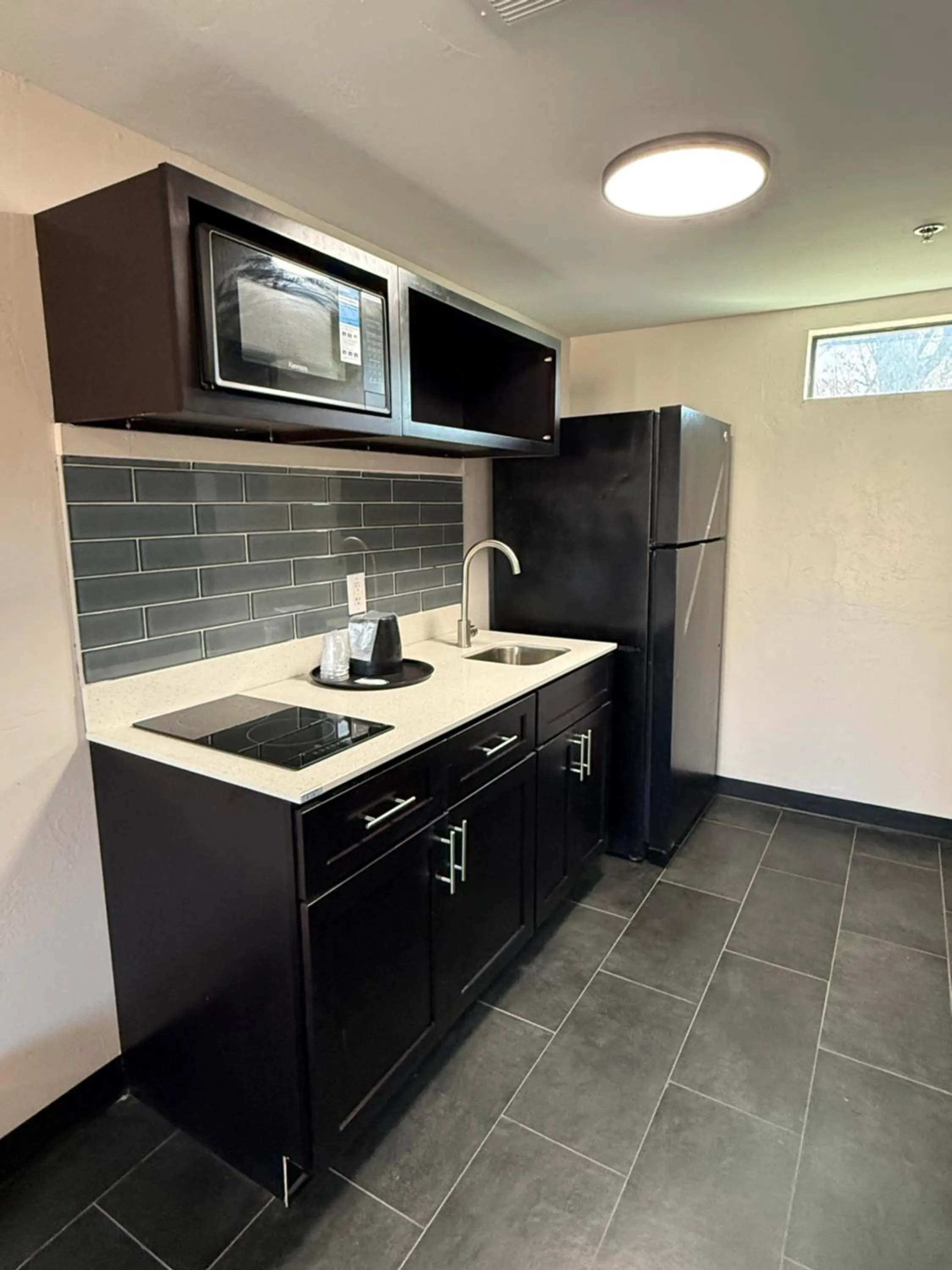 Kitchen or kitchenette in Americas Best Value Inn Ponca City