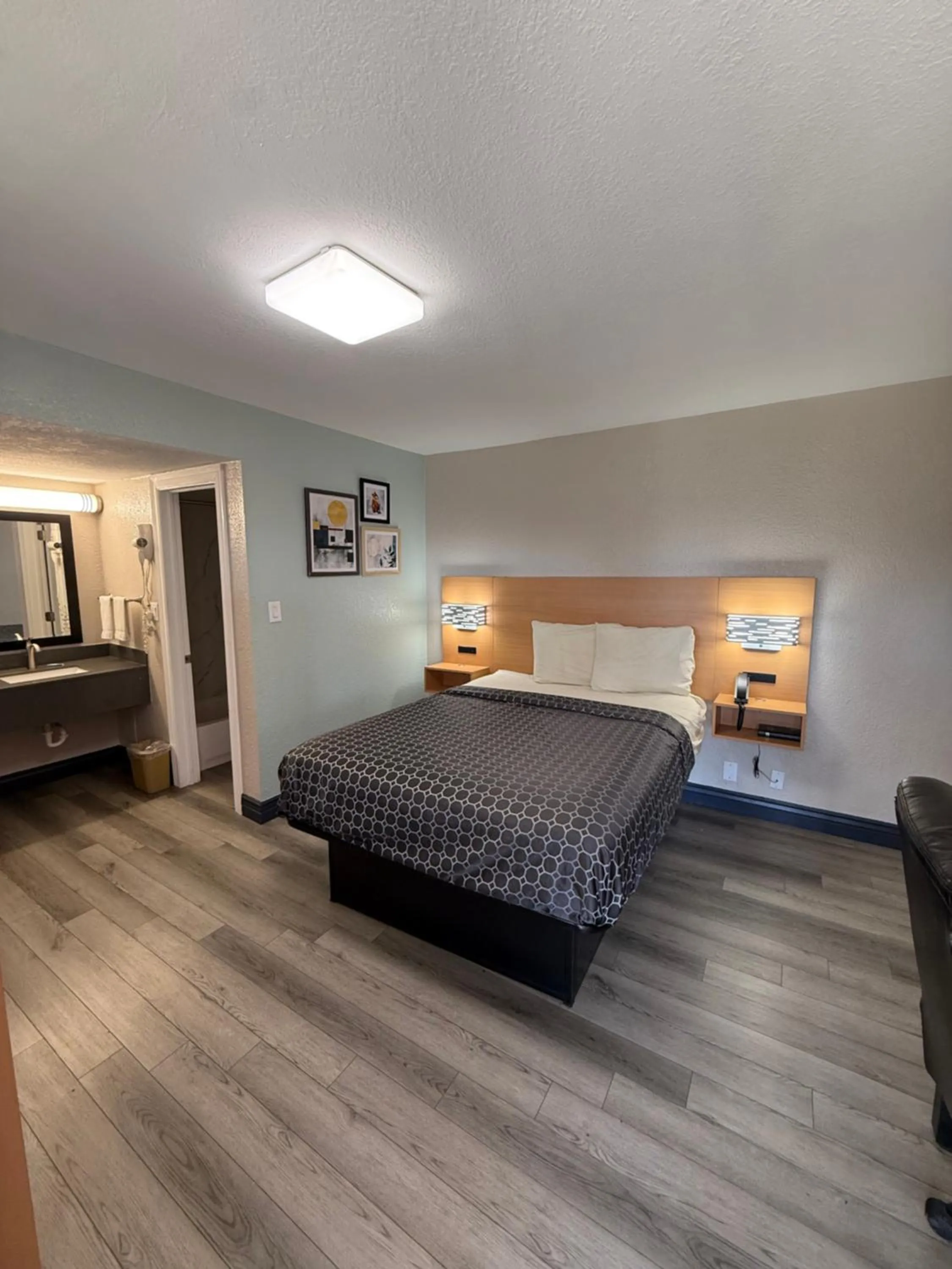 Bed in Americas Best Value Inn Ponca City