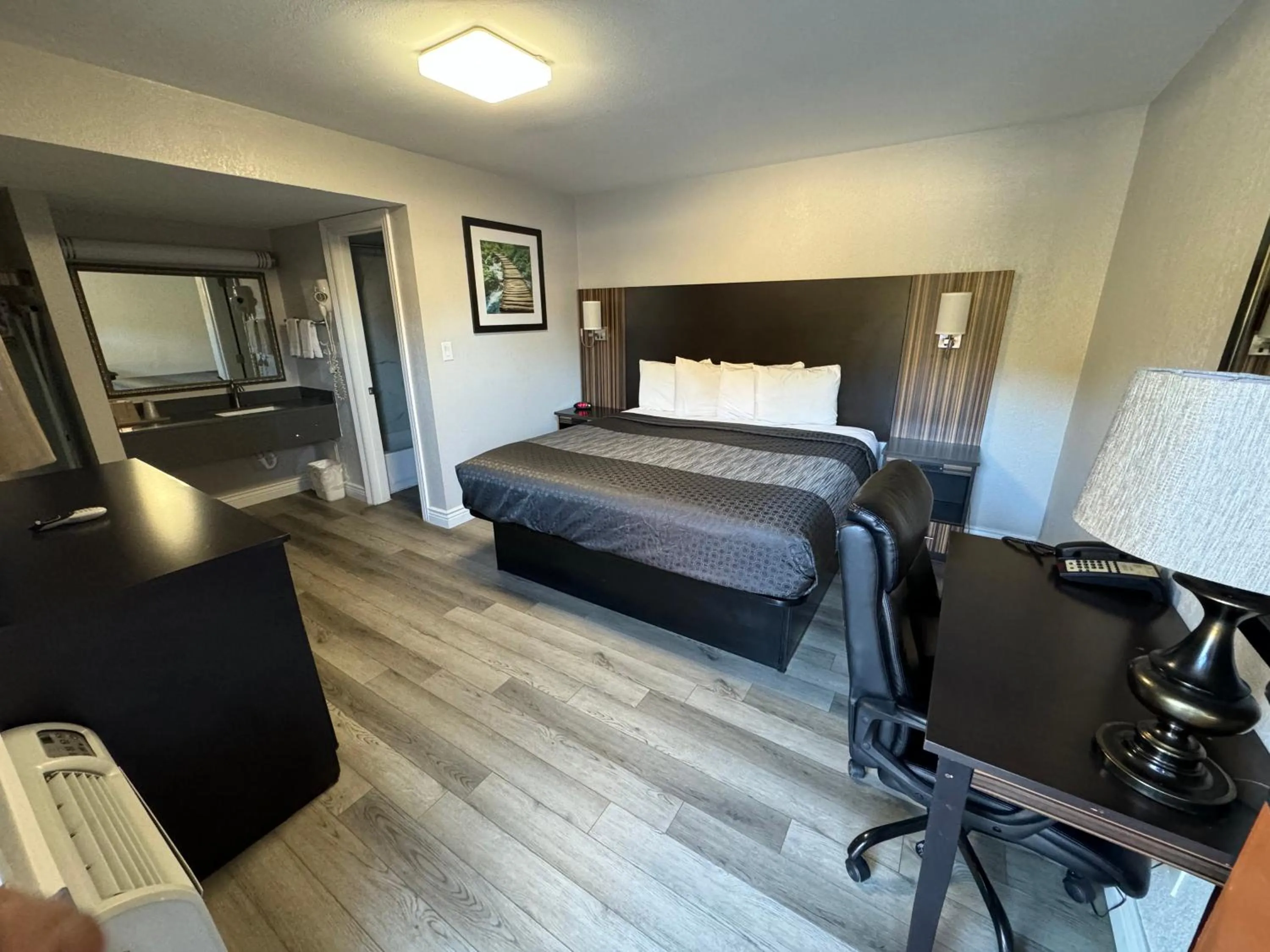 Bed in Americas Best Value Inn Ponca City