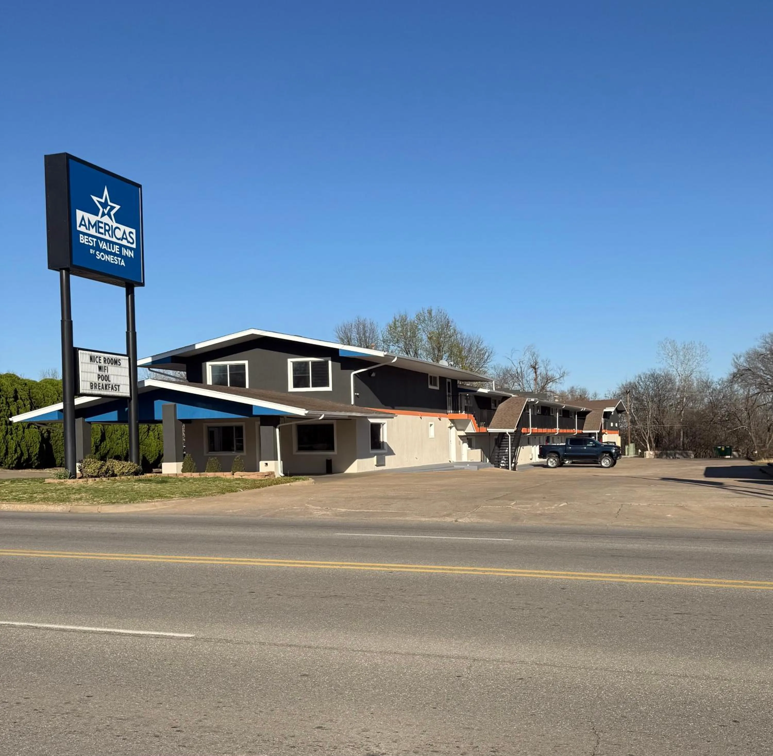 Property building in Americas Best Value Inn Ponca City