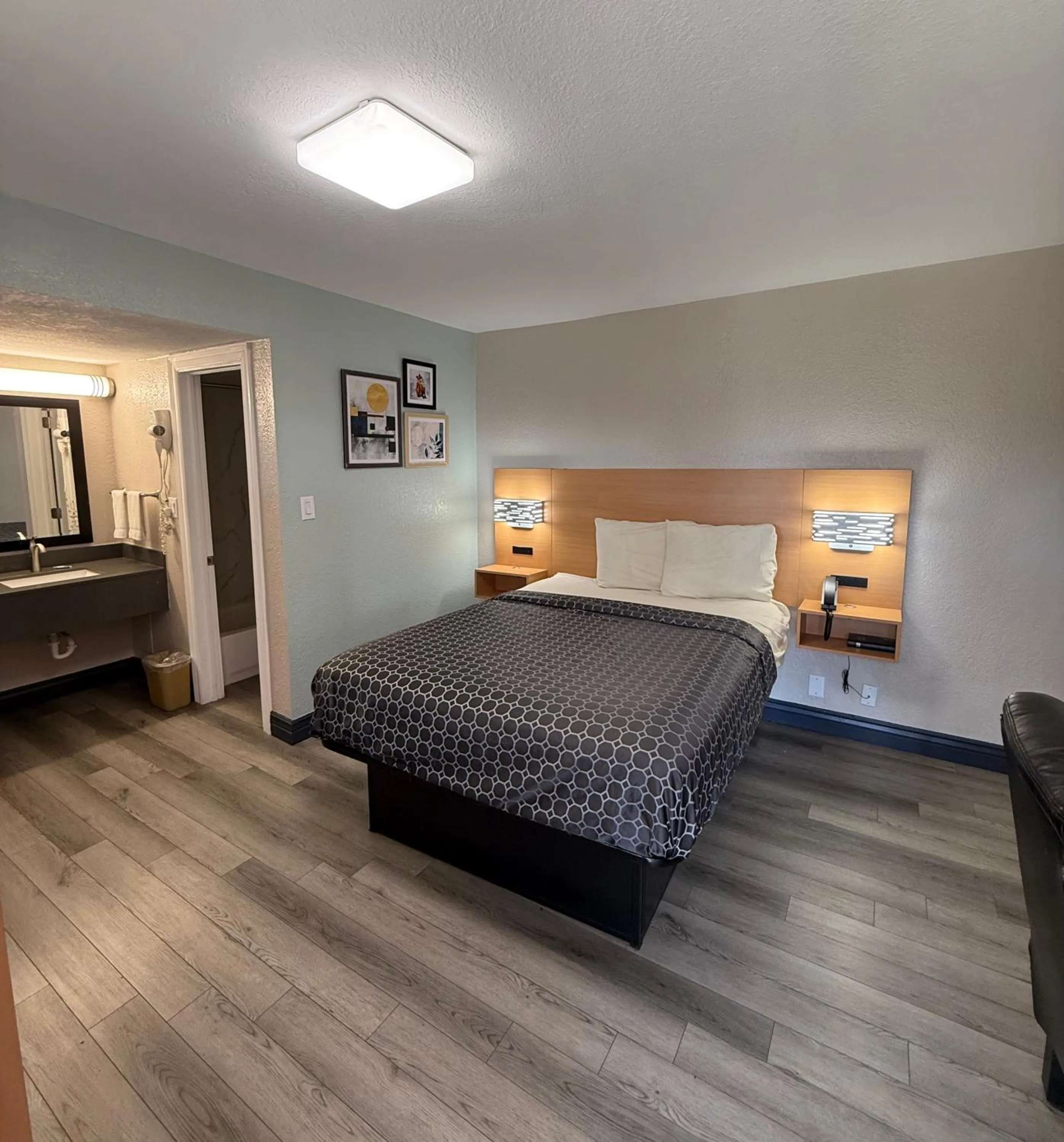 Bed in Americas Best Value Inn Ponca City