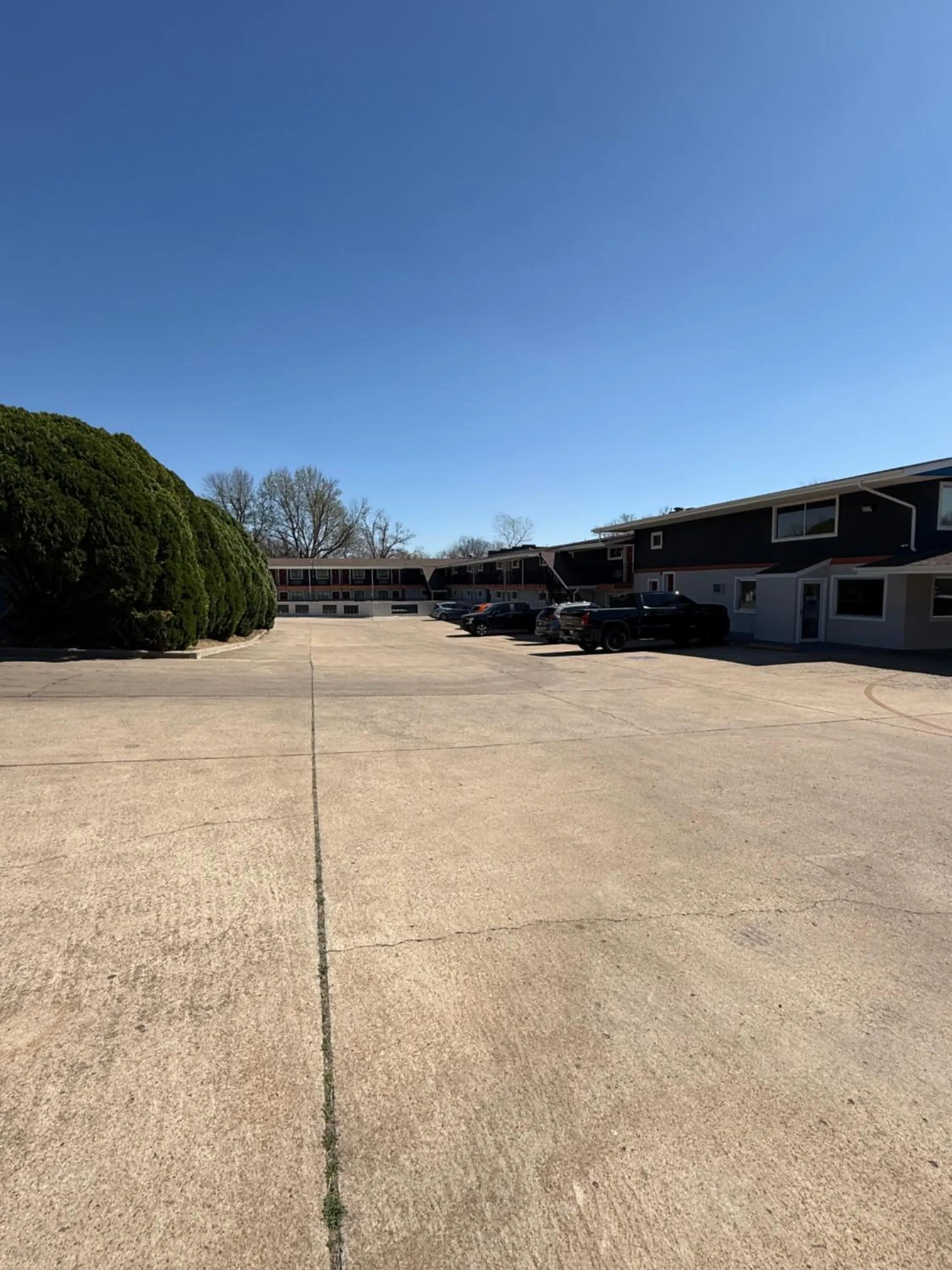 Property building in Americas Best Value Inn Ponca City