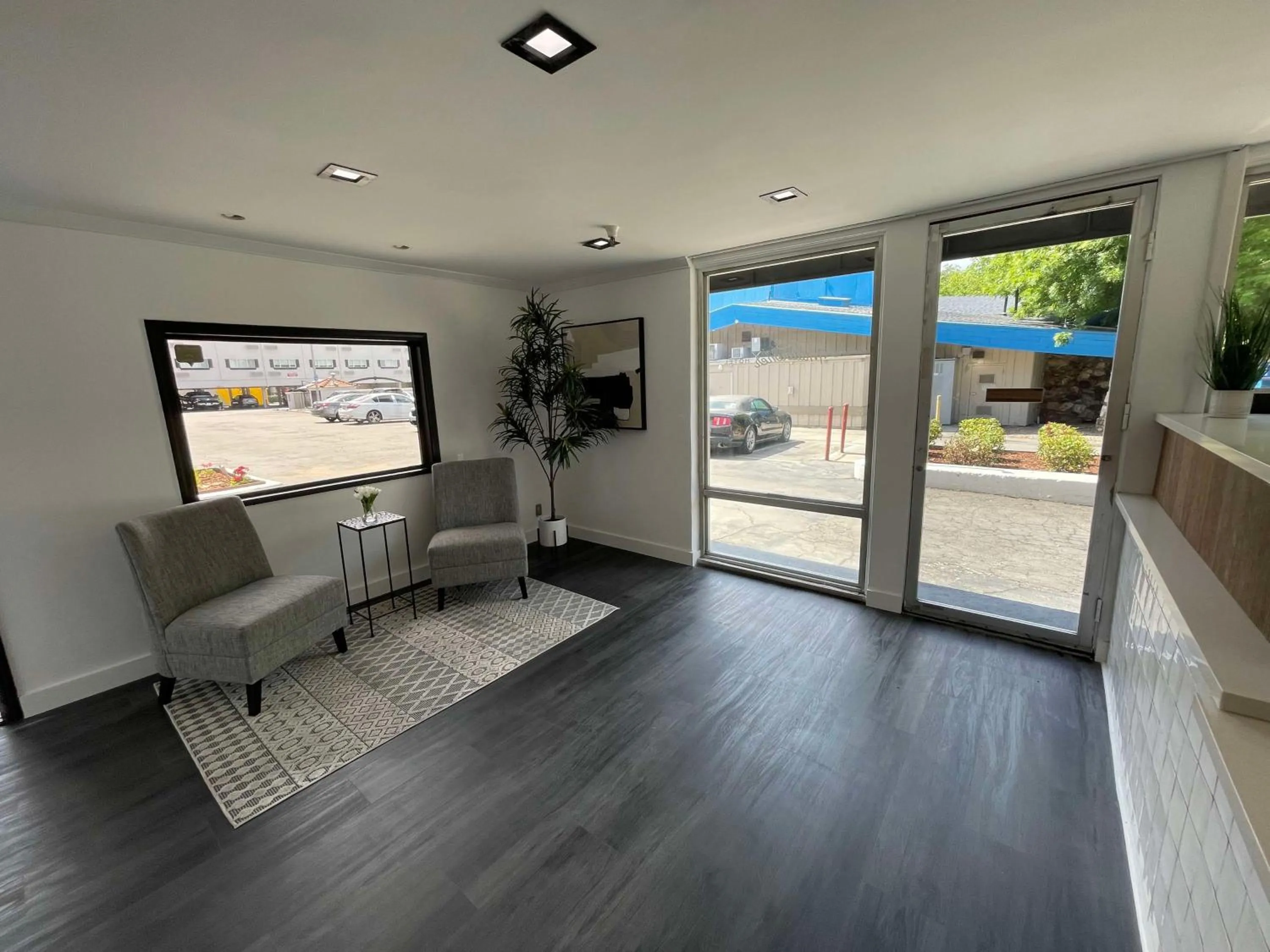 Lobby or reception in The Midtowner Hotel, SureStay Collection by Best Western