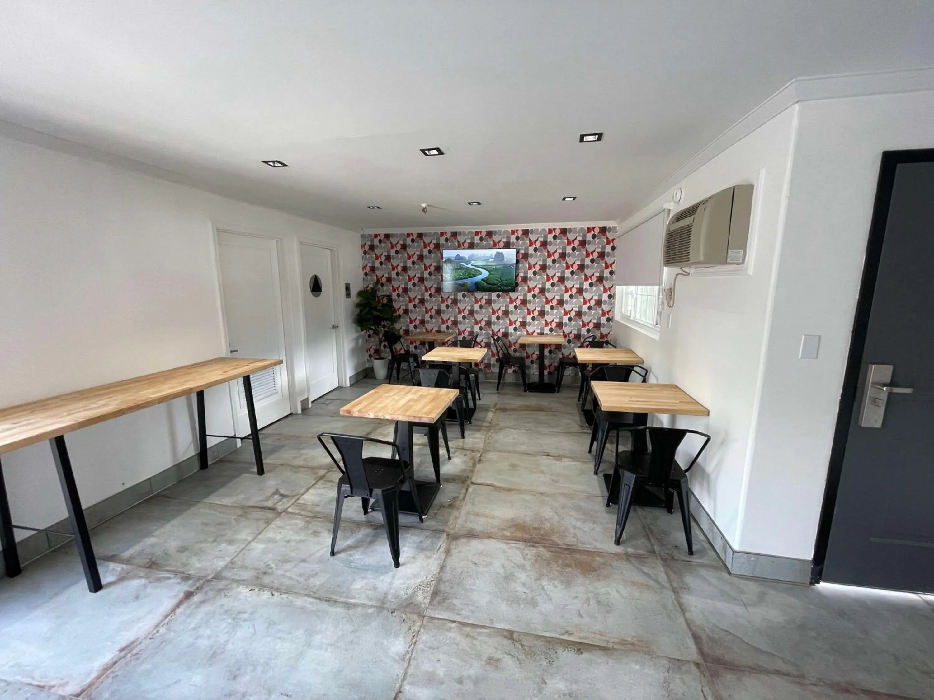 Breakfast in The Midtowner Hotel, SureStay Collection by Best Western