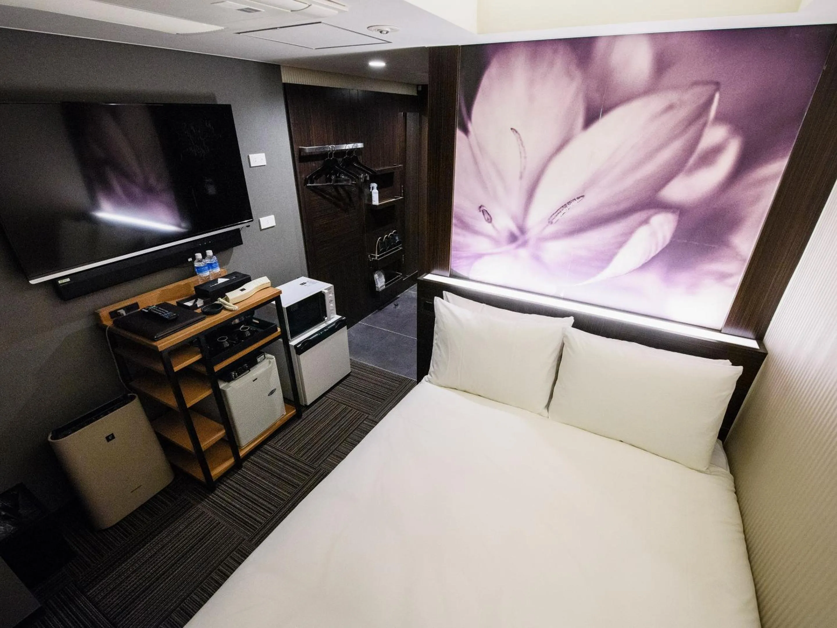 Photo of the whole room, Bed in Meguroholic Hotel