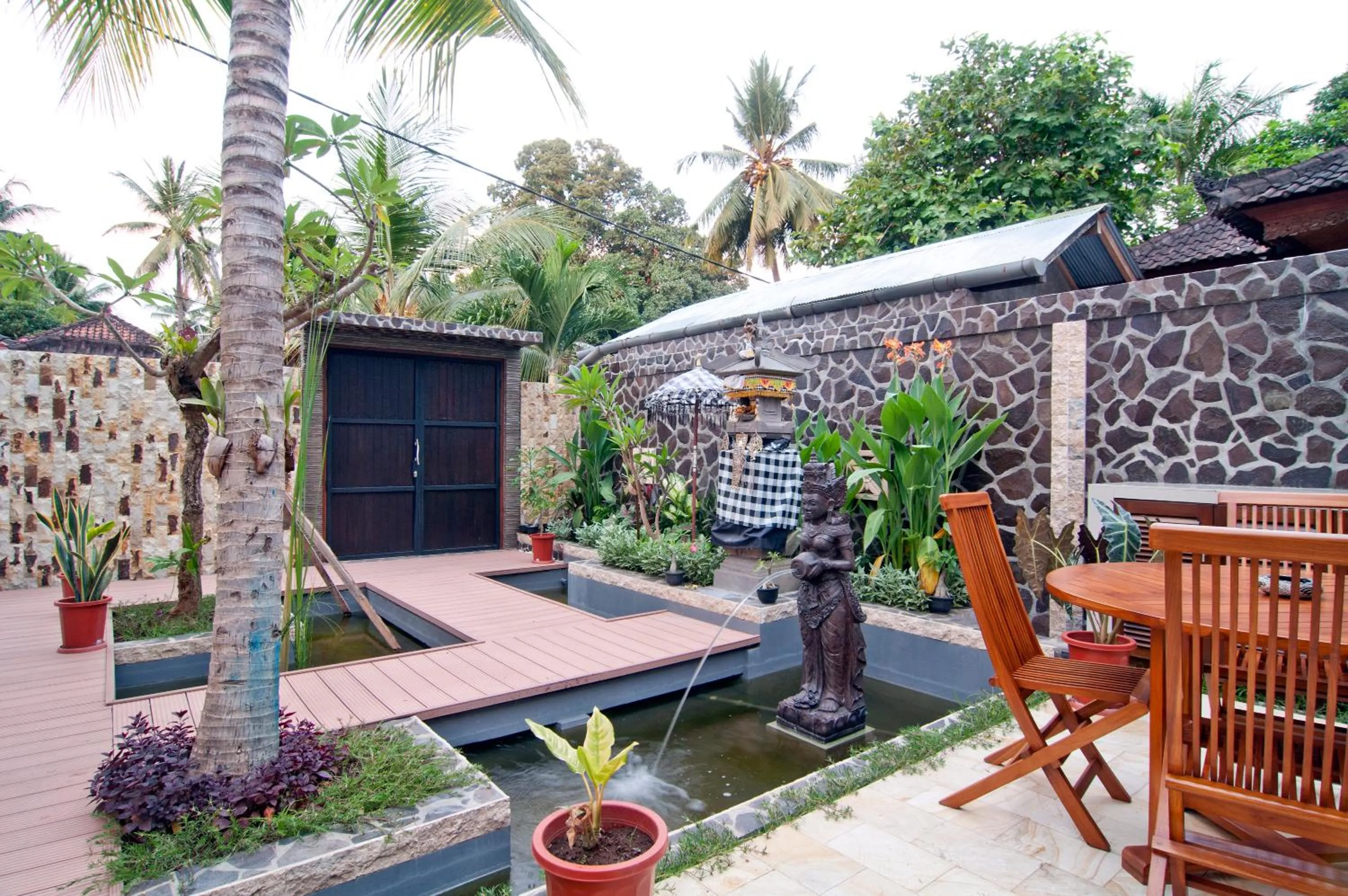 Garden in Lovina Oasis Hotel