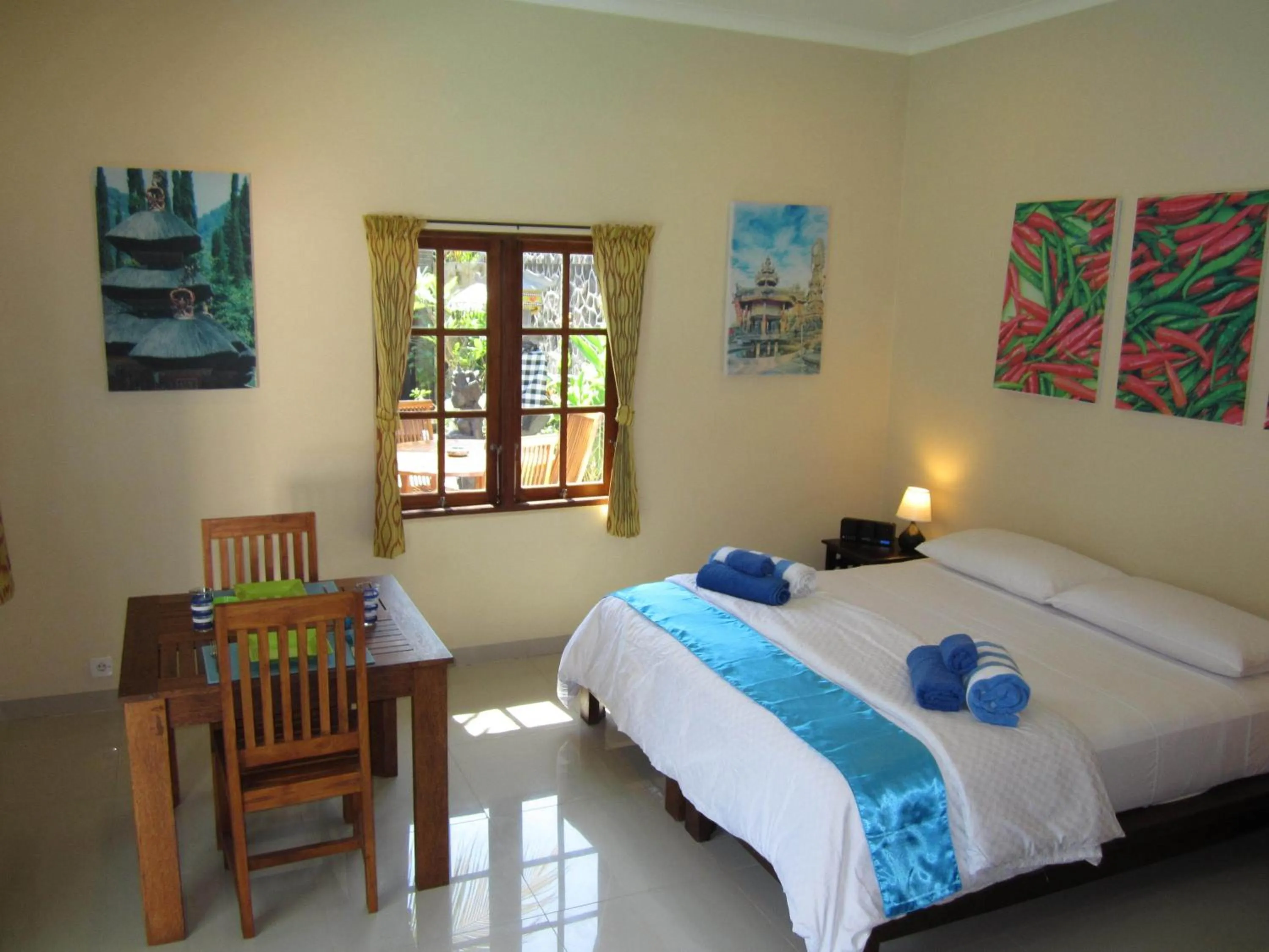 Bed in Lovina Oasis Hotel