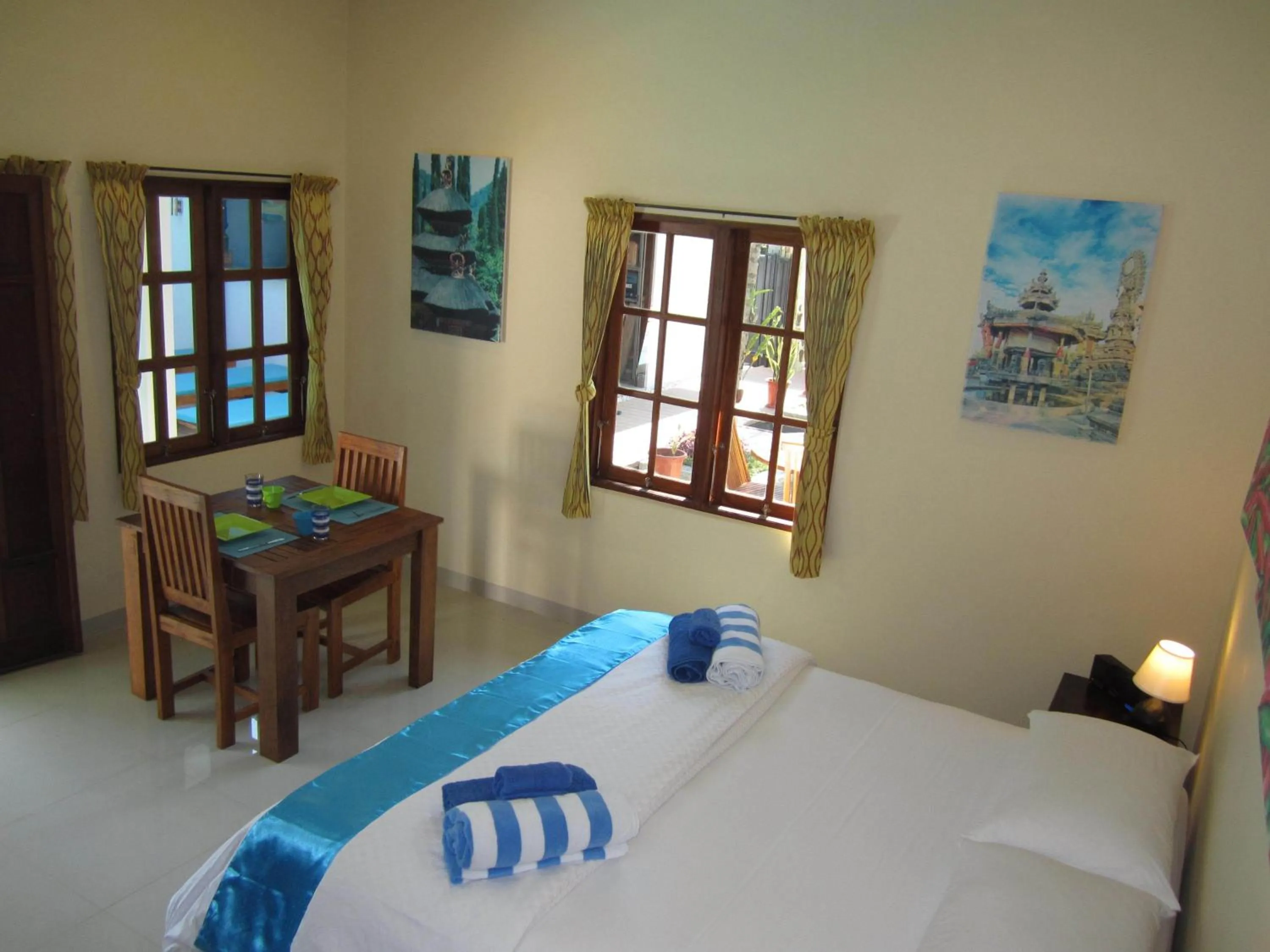 Bed in Lovina Oasis Hotel