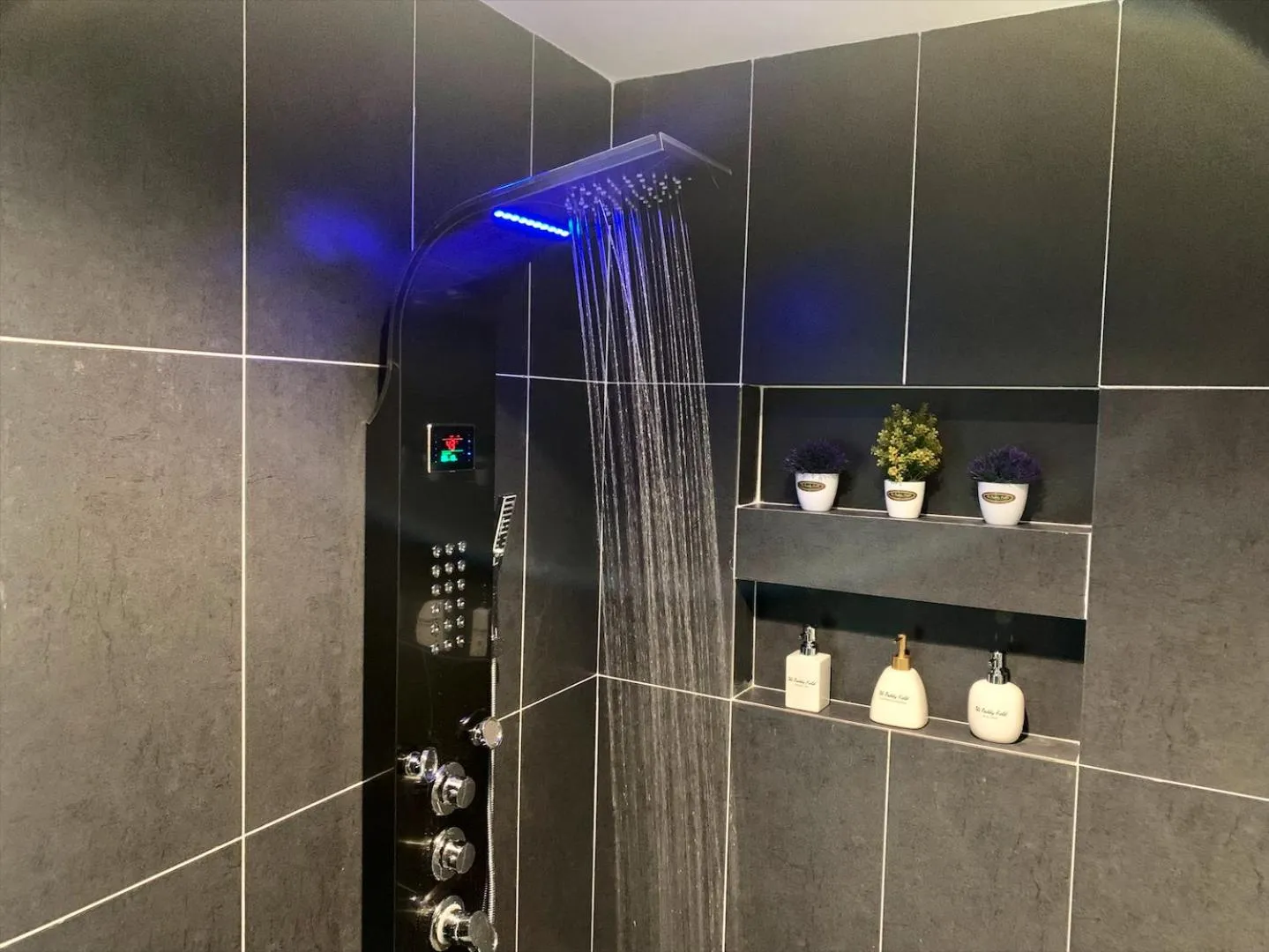 Shower in The Paddy Field - Private Pool Villas