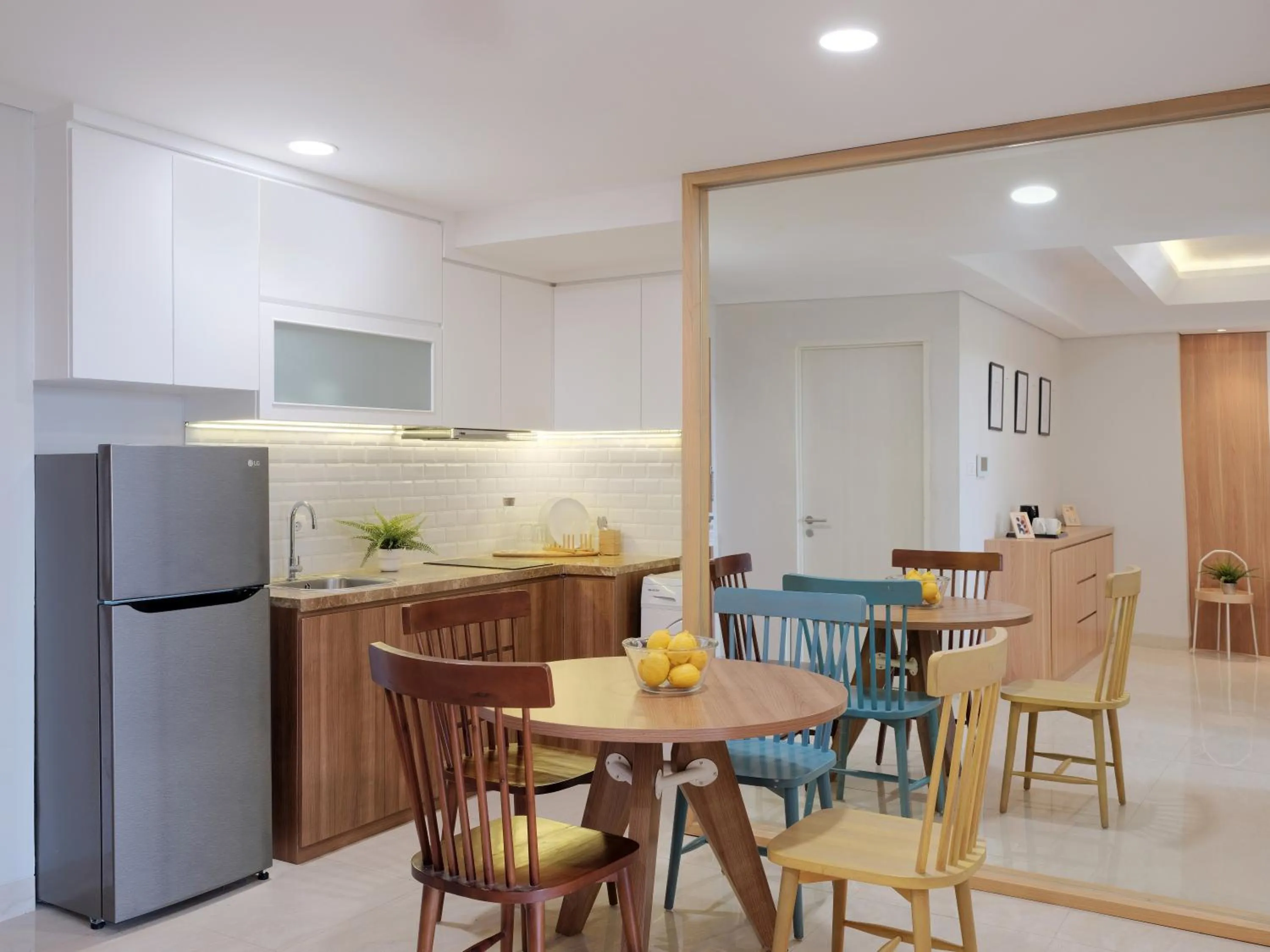 Kitchen or kitchenette in Fika Rooms Tangerang By Skandinavia