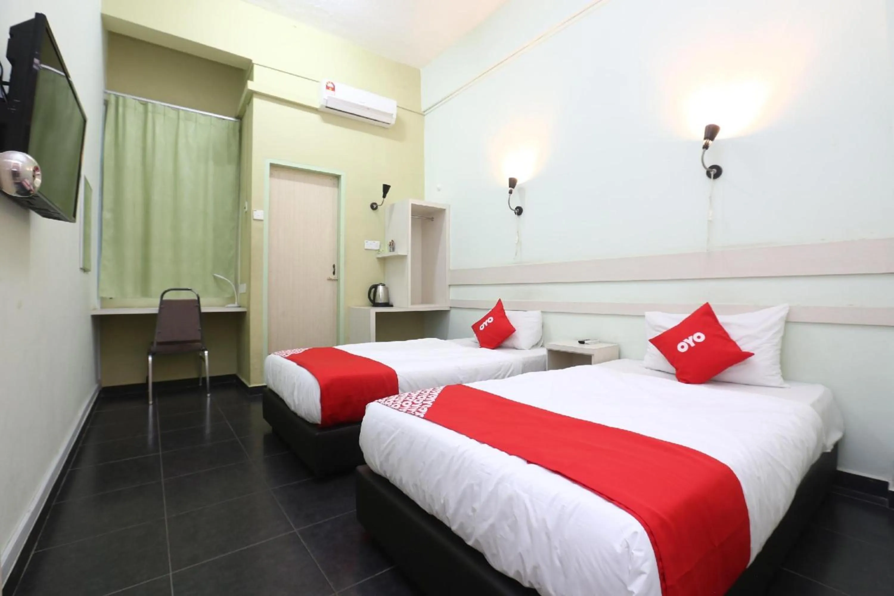 Photo of the whole room, Bed in Hotel O Green Mango @ Sri Cemerlang