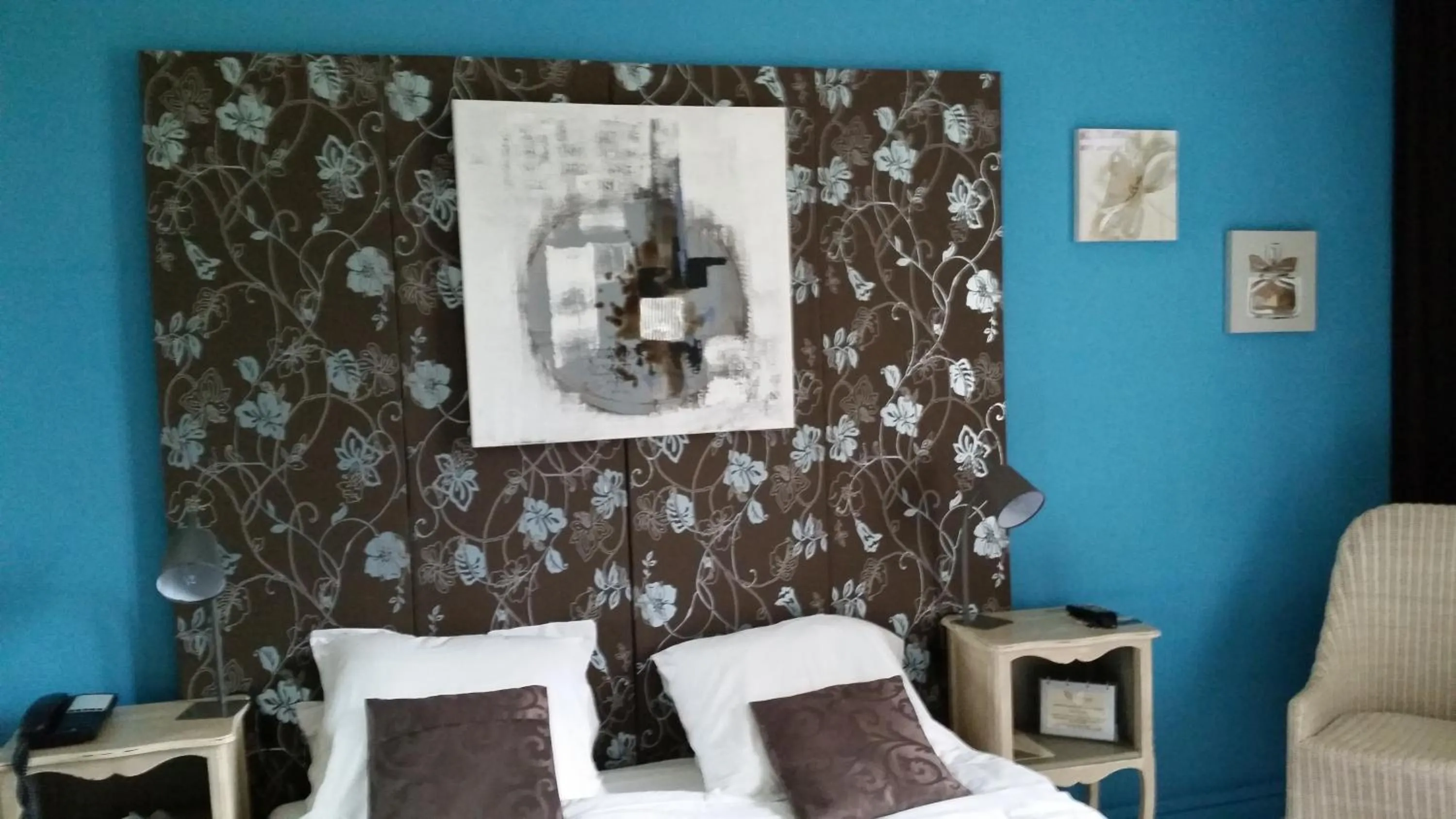 Decorative detail, Bed in Logis Hôtel Restaurant Les Aubuns