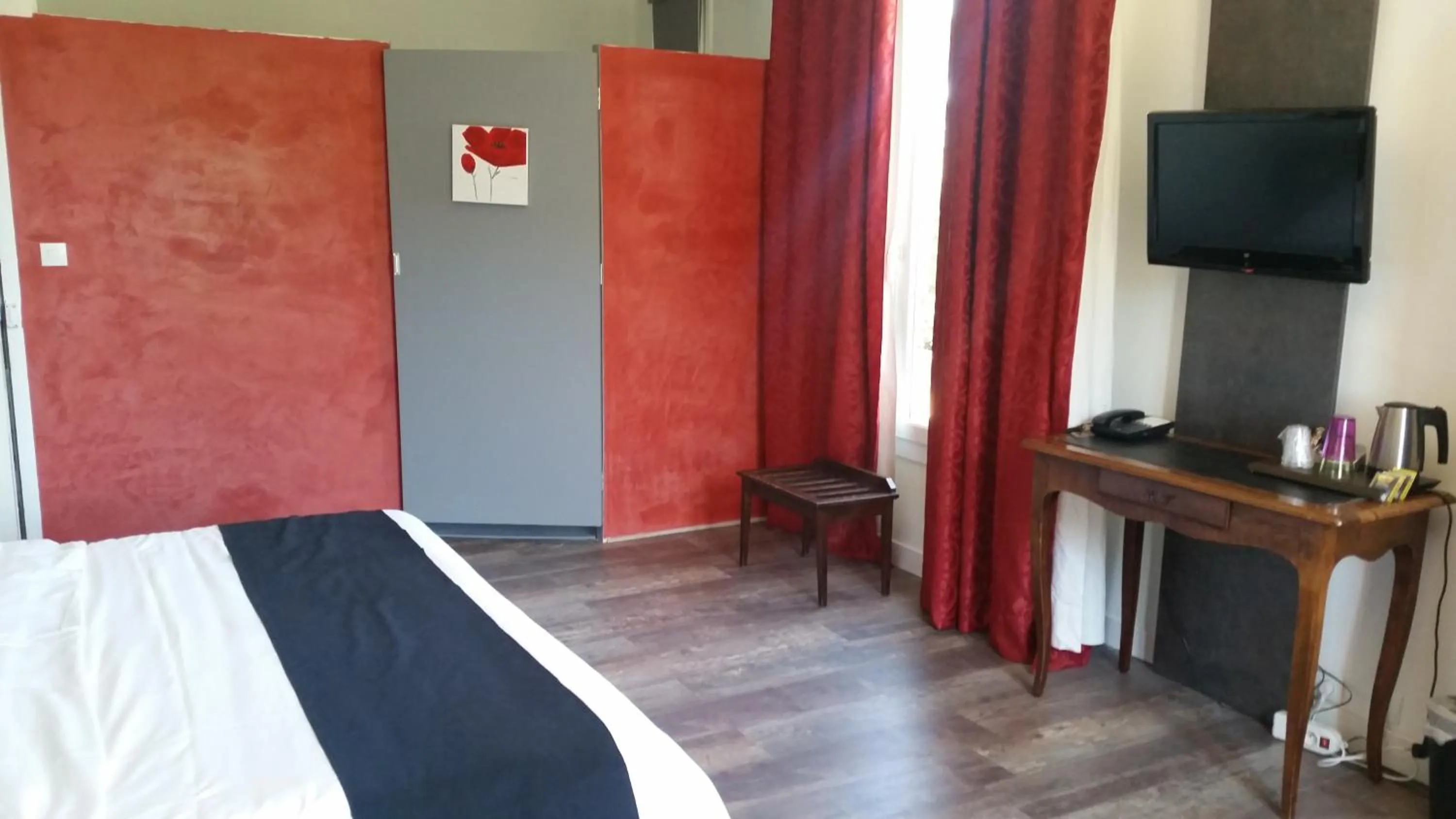 Bedroom, Bed in Logis Hôtel Restaurant Les Aubuns