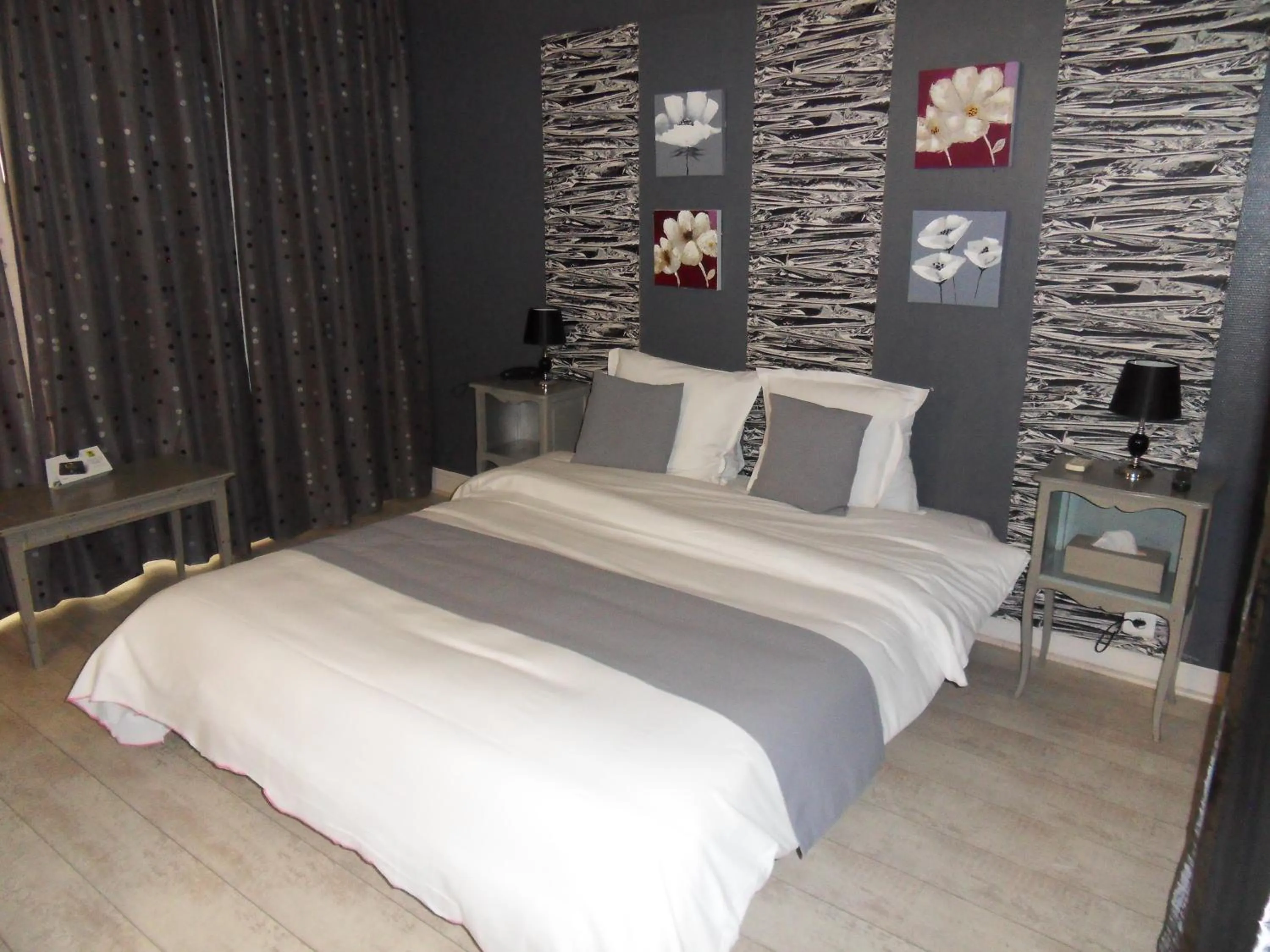 Bedroom, Bed in Logis Hôtel Restaurant Les Aubuns