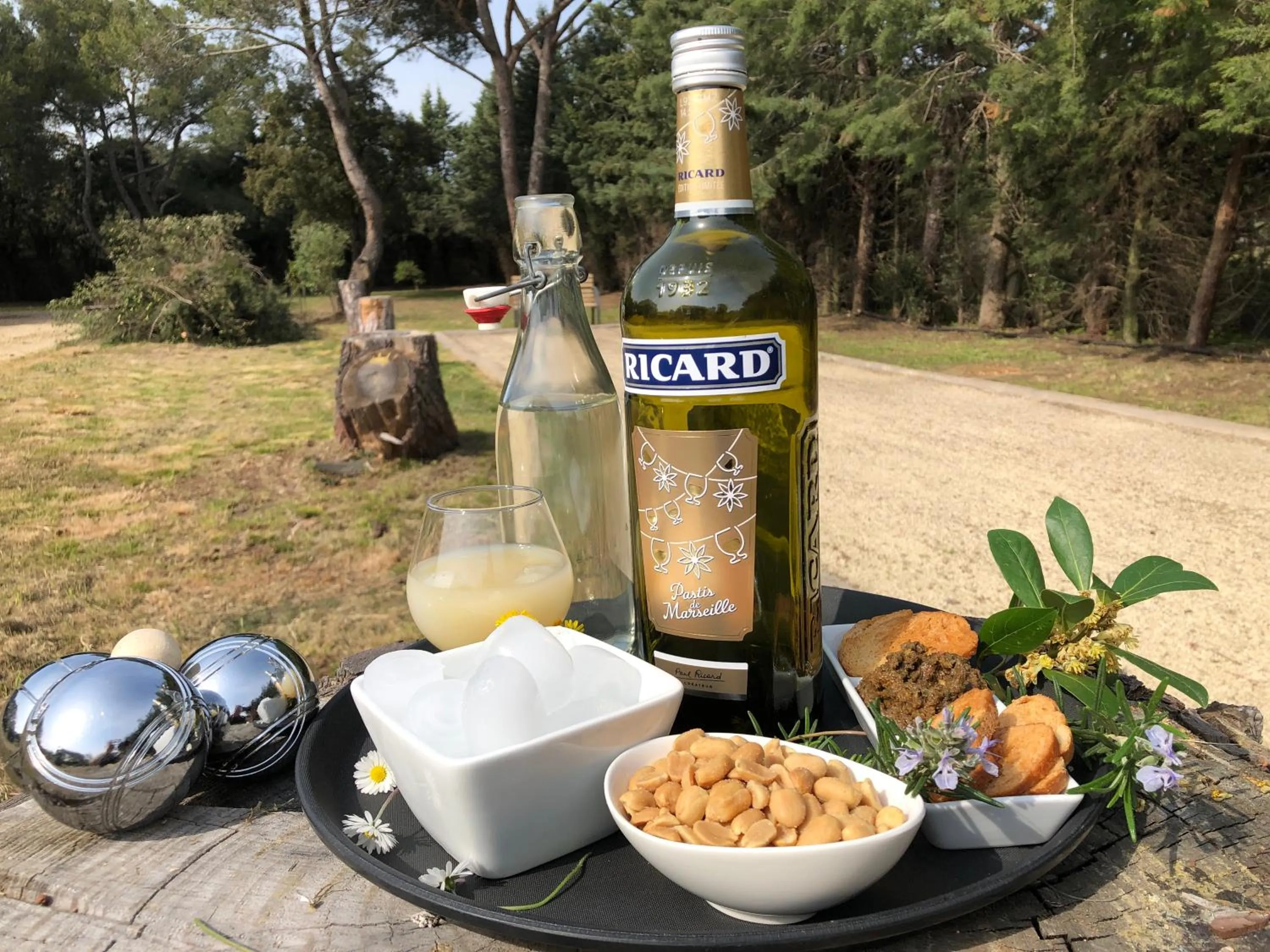 Property building in Logis Hôtel Restaurant Les Aubuns