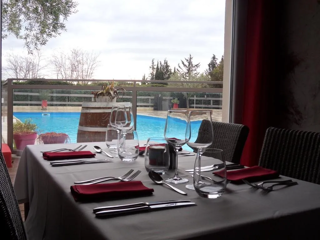 Restaurant/places to eat in Logis Hôtel Restaurant Les Aubuns