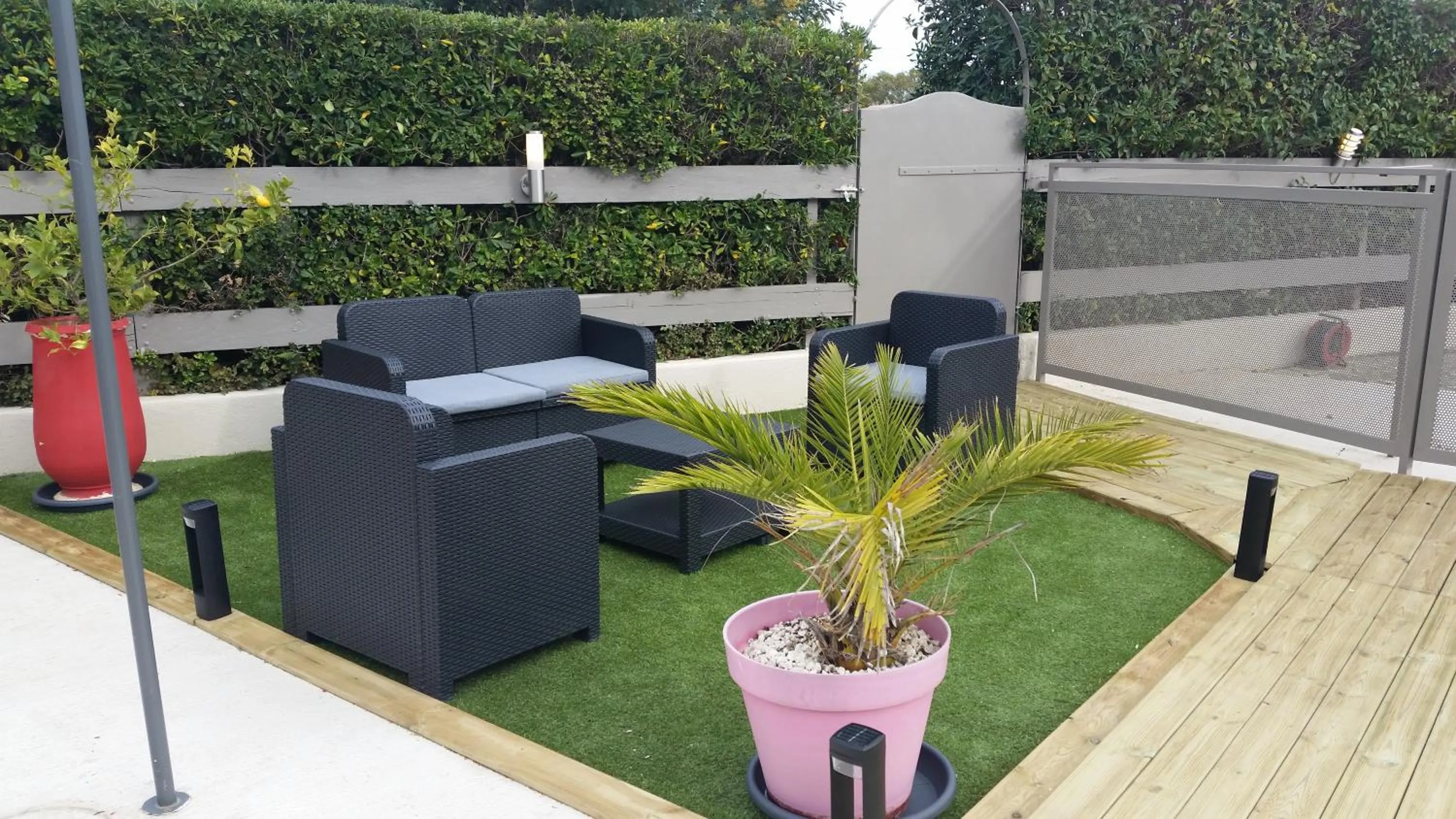 Lounge or bar in Logis Hôtel Restaurant Les Aubuns