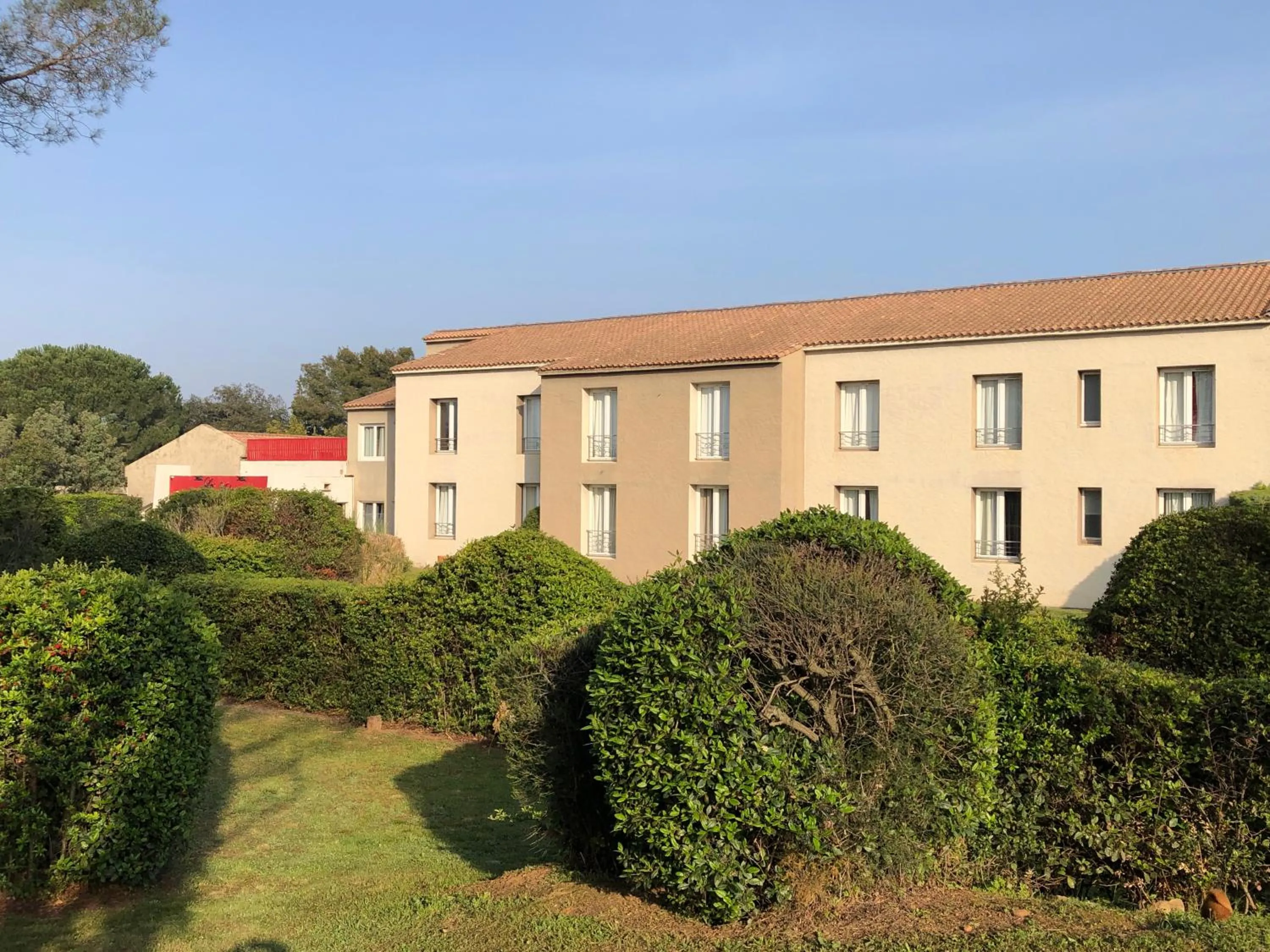 Property building in Logis Hôtel Restaurant Les Aubuns