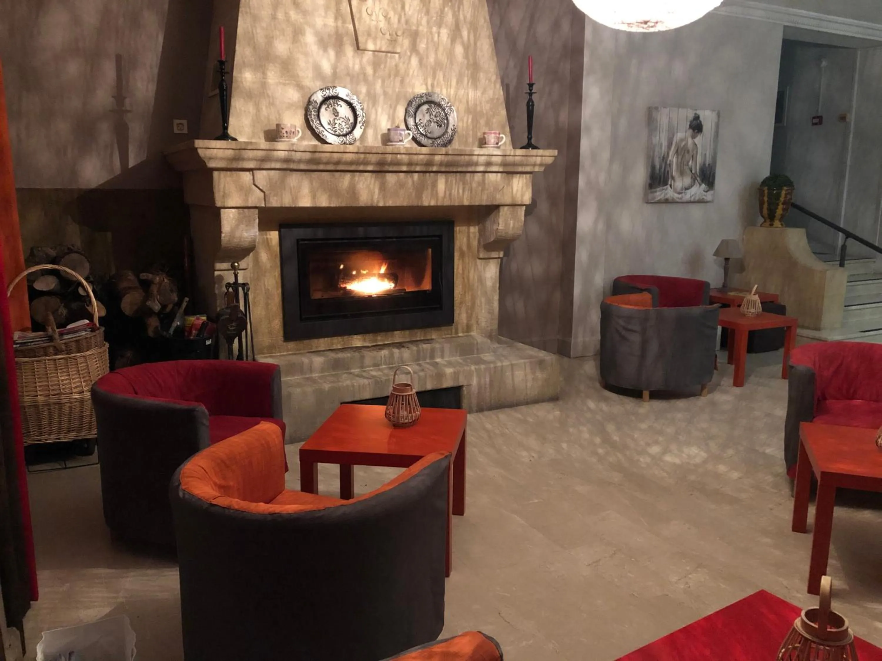 Living room in Logis Hôtel Restaurant Les Aubuns