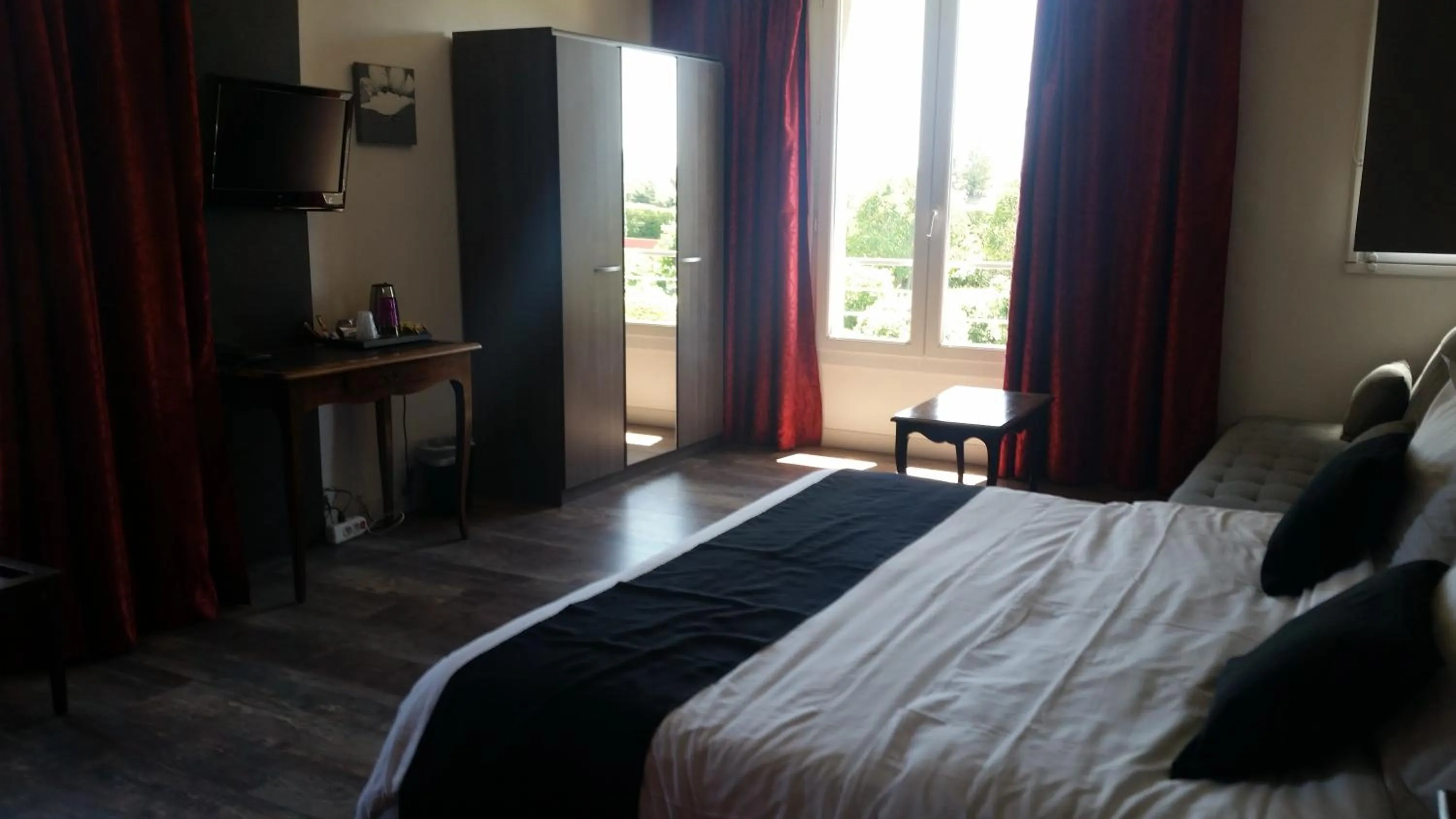 Bedroom, Bed in Logis Hôtel Restaurant Les Aubuns