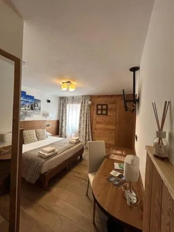 Bed in Edelweiss Hotel Champoluc