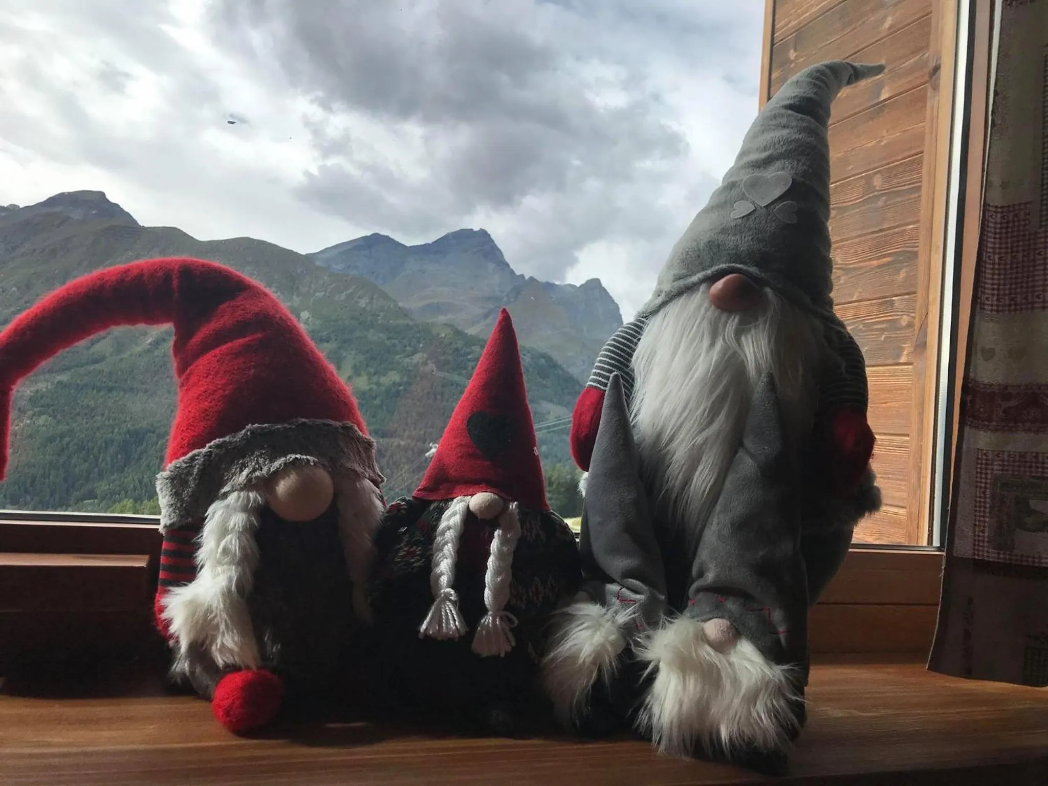 Communal lounge/ TV room in Edelweiss Hotel Champoluc