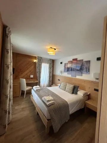 Bed in Edelweiss Hotel Champoluc