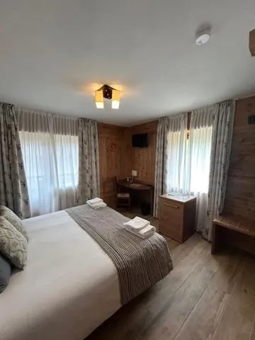 Bed in Edelweiss Hotel Champoluc