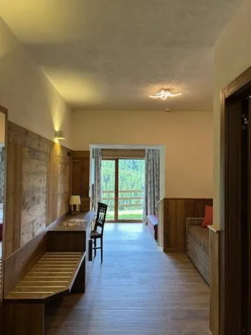 Photo of the whole room in Edelweiss Hotel Champoluc