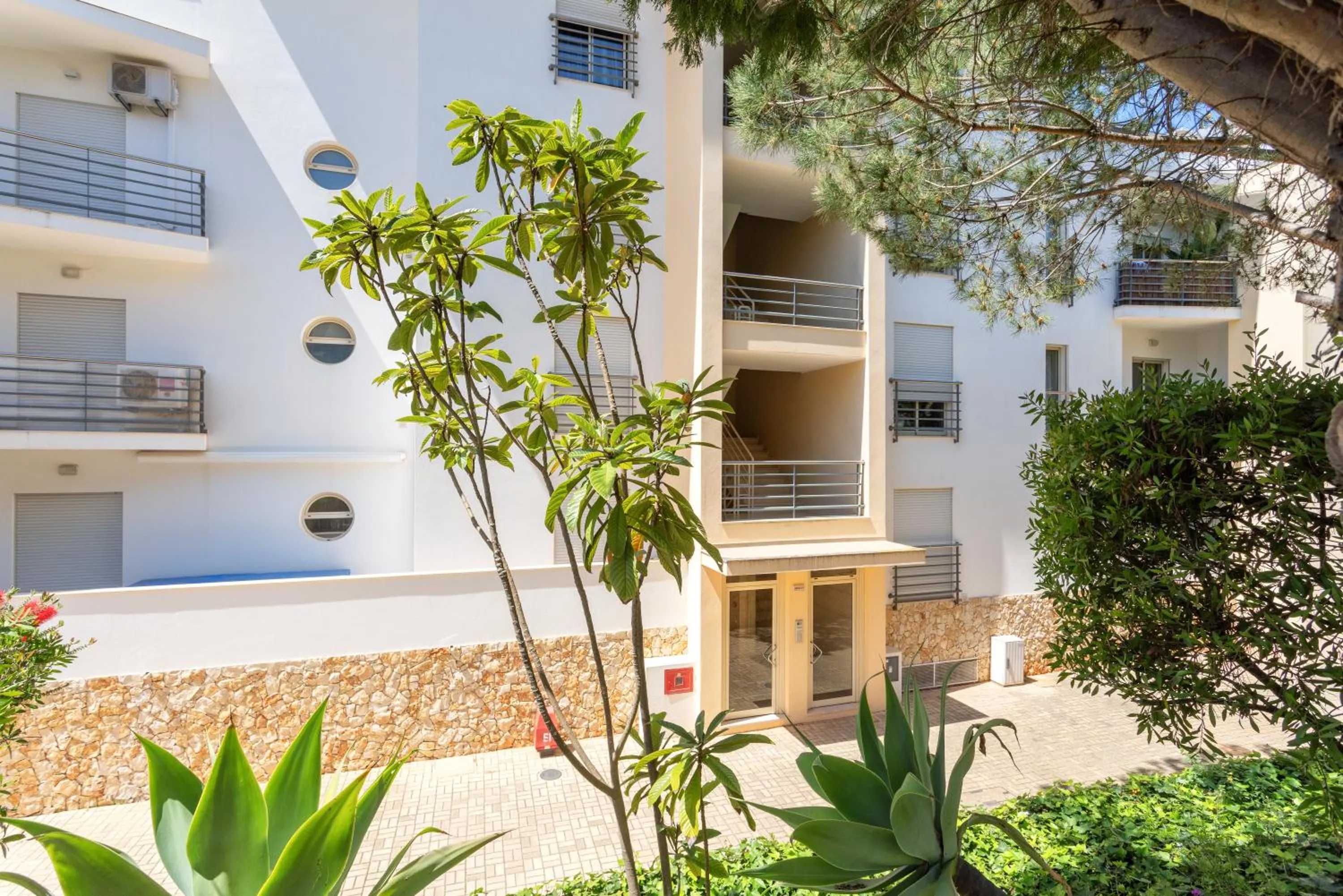 Property building in BnB Homes Ocean view Apartment with 3 spacious Terraces, 2 Swimming pools & Tennis court