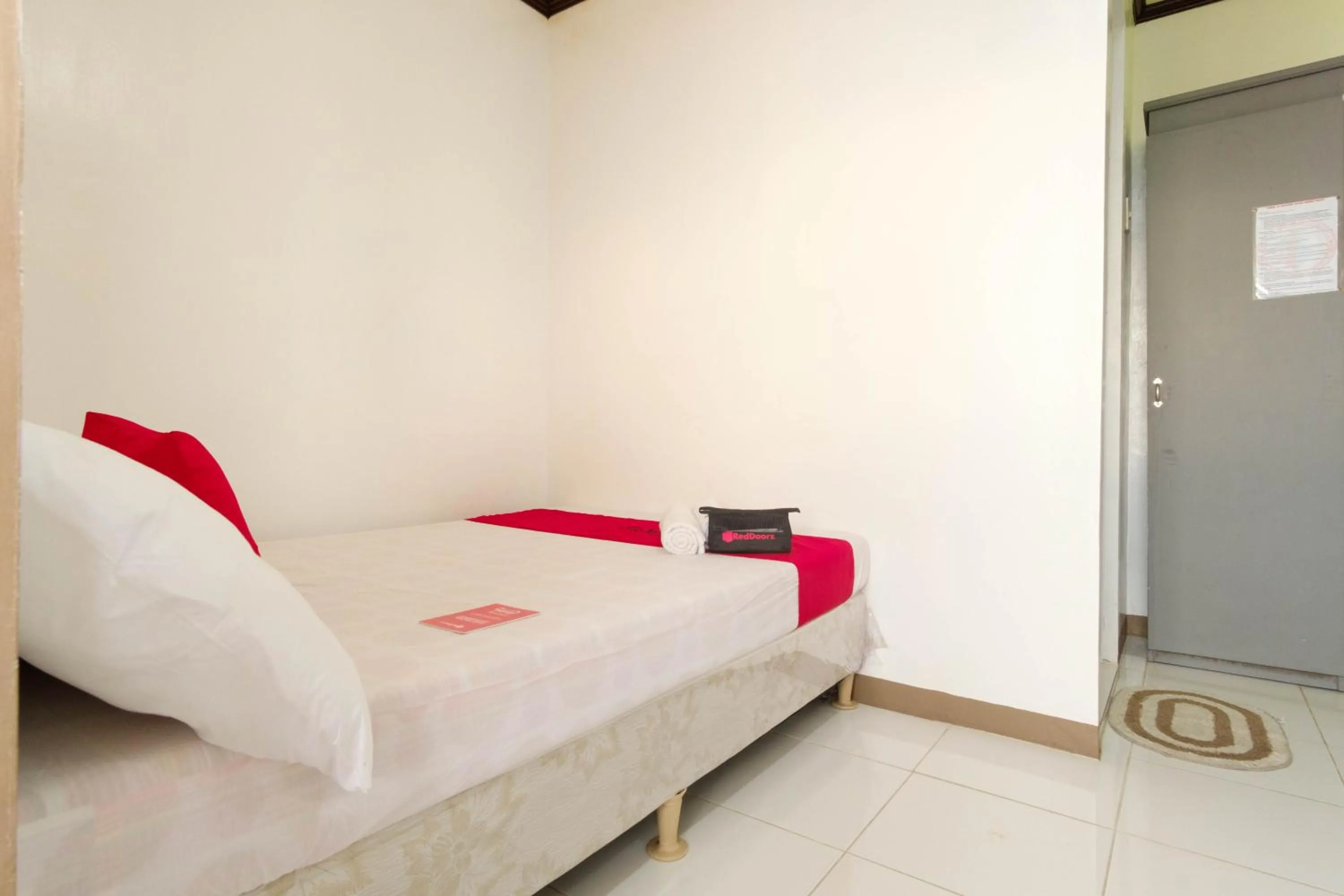 Bed in RedDoorz @ Prince JB Beach Resort Zambales