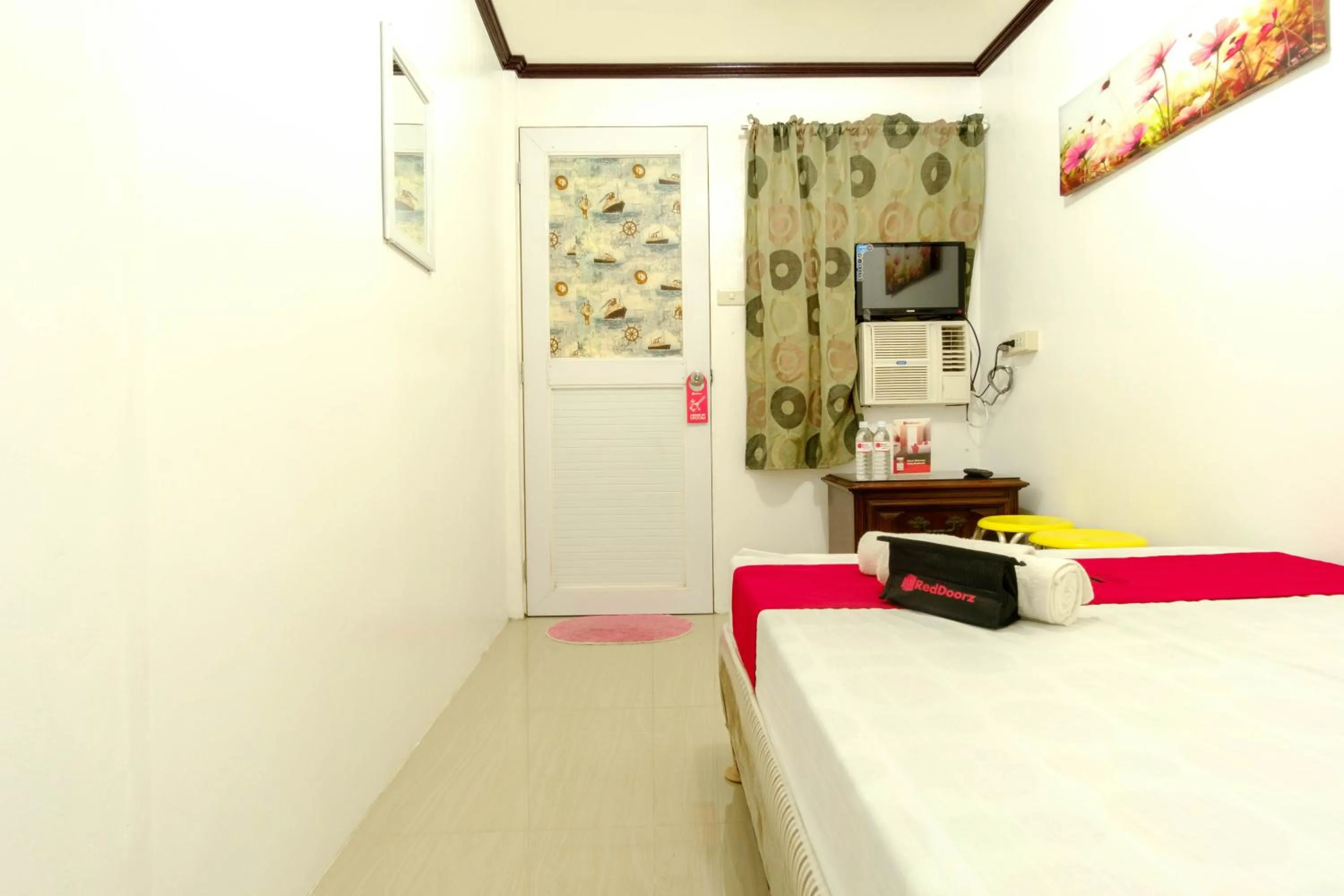 Bed in RedDoorz @ Prince JB Beach Resort Zambales